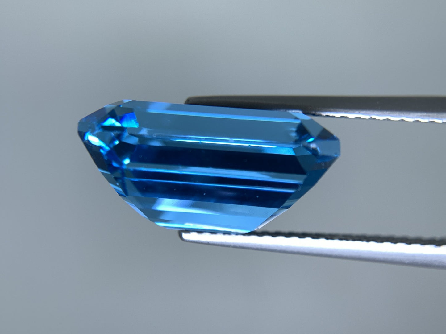 ブルートパーズ 天然 13.734ct 宝石ソーティング付き 15.3㎜×11.5㎜×7.8㎜ ルース（ 裸石 ） 6989Y