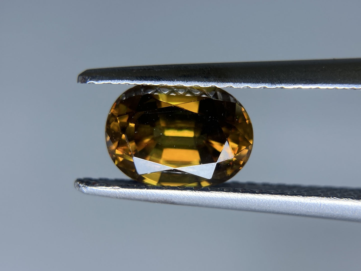 スフェーン 1.426ct 中央宝石ソーティング付き 7.94㎜×5.93㎜×3.89㎜ ルース（ 裸石 ） 3318S