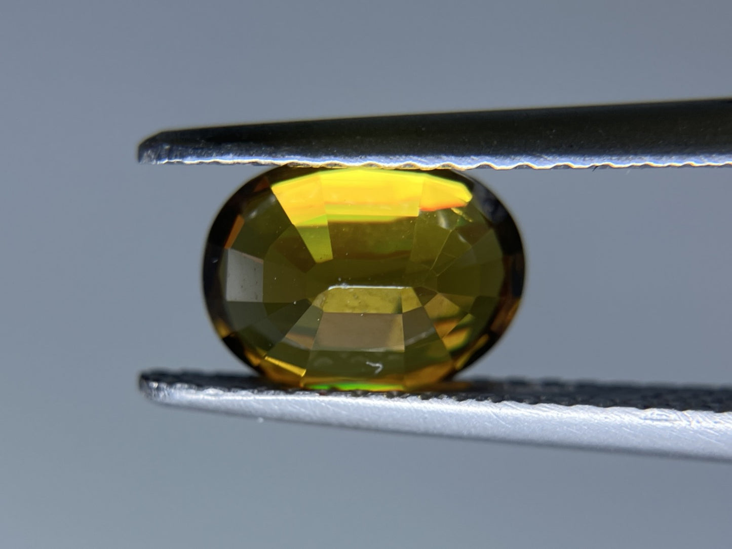 スフェーン 1.426ct 中央宝石ソーティング付き 7.94㎜×5.93㎜×3.89㎜ ルース（ 裸石 ） 3318S