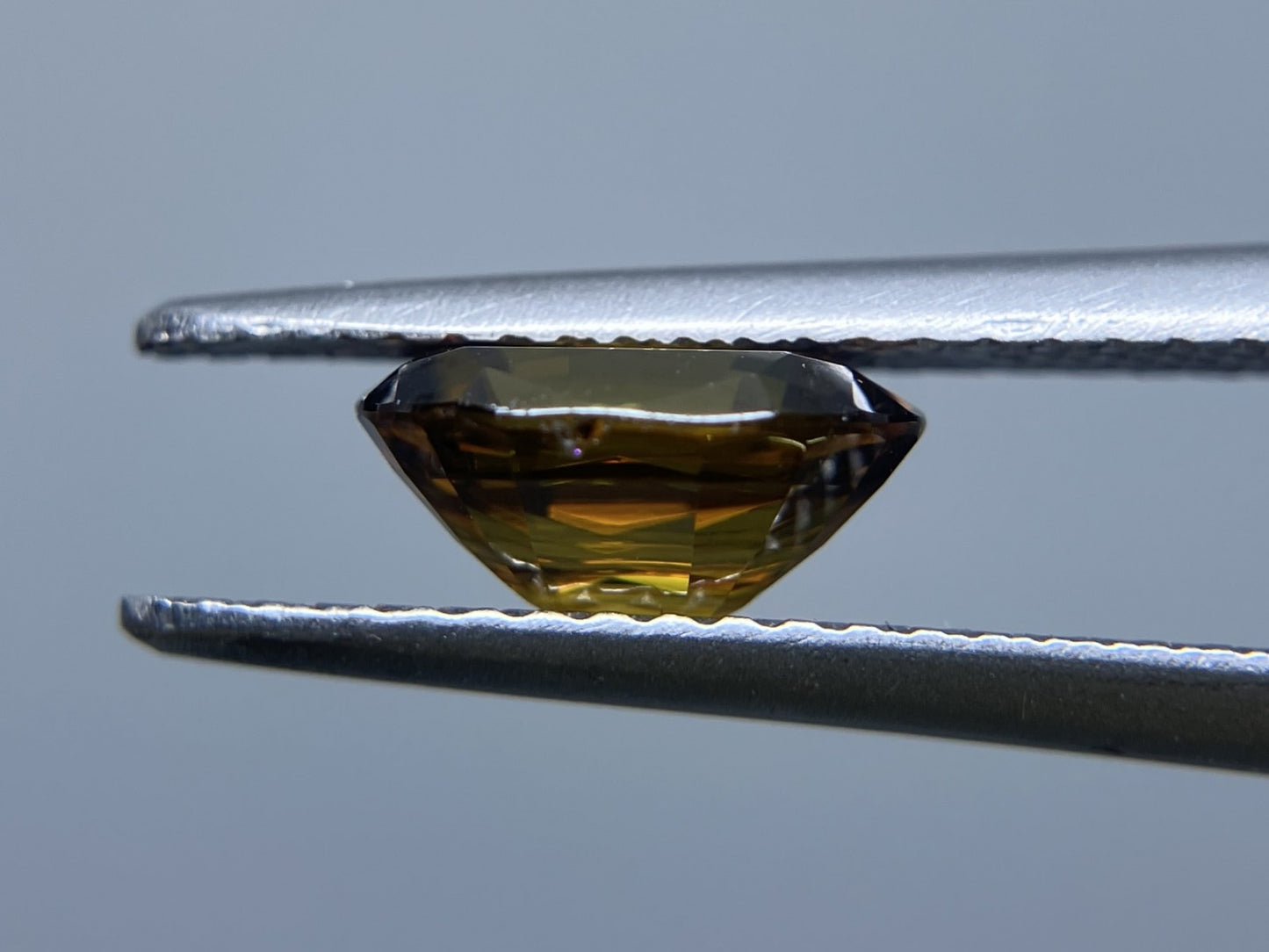 スフェーン 1.426ct 中央宝石ソーティング付き 7.94㎜×5.93㎜×3.89㎜ ルース（ 裸石 ） 3318S
