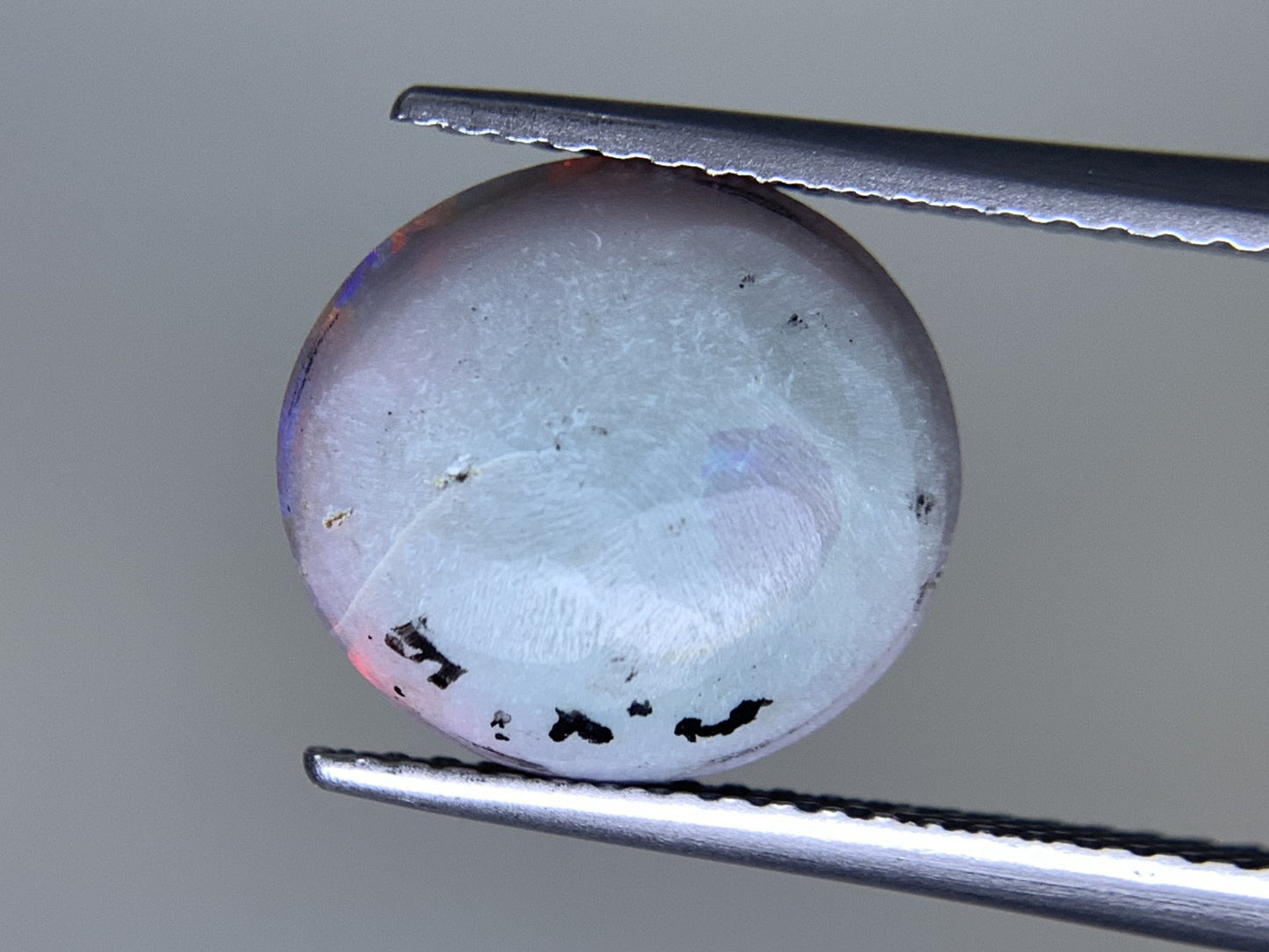 ブラックオパール  天然  4.117ct  中央宝石ソーティング付き  11.8㎜×10.8㎜×5.6㎜   天然 ルース（ 裸石 ） 5261Y