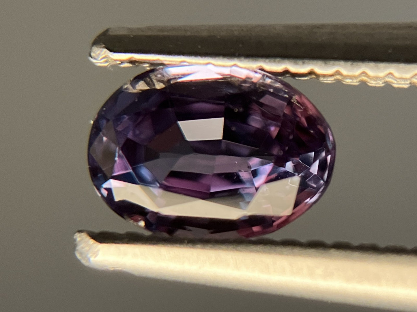 アレキサンドライト 0.646ct  中央宝石ソーティング付き  5.90㎜×4.31㎜×3.04㎜  天然 ルース（ 裸石 ） 4898YY