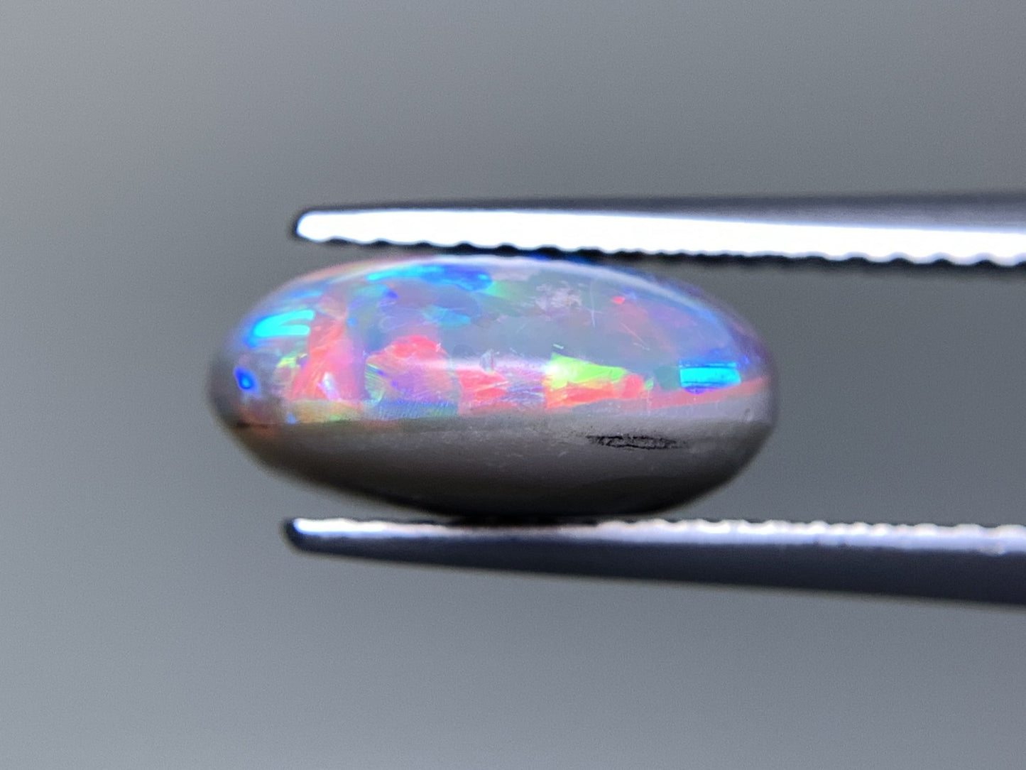 ブラックオパール  天然  4.117ct  中央宝石ソーティング付き  11.8㎜×10.8㎜×5.6㎜   天然 ルース（ 裸石 ） 5261Y