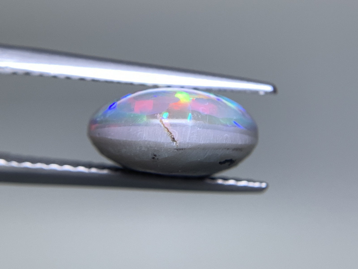 ブラックオパール  天然  4.117ct  中央宝石ソーティング付き  11.8㎜×10.8㎜×5.6㎜   天然 ルース（ 裸石 ） 5261Y