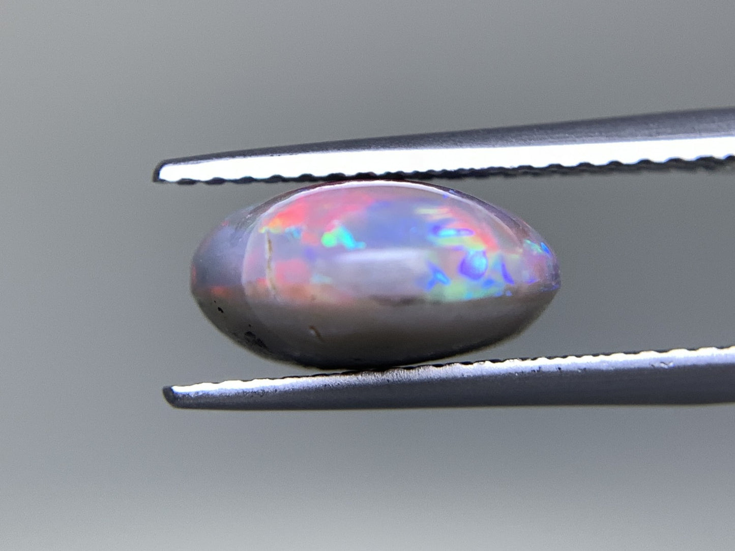 ブラックオパール  天然  4.117ct  中央宝石ソーティング付き  11.8㎜×10.8㎜×5.6㎜   天然 ルース（ 裸石 ） 5261Y