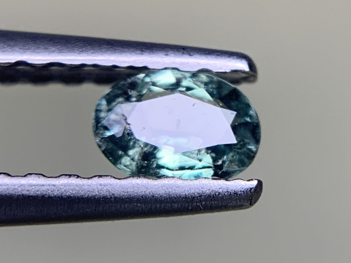 アレキサンドライト 0.183ct 中央宝石ソーティング付き 4.37㎜×3.16㎜×1.71㎜ ルース（ 裸石 ） 3796Y
