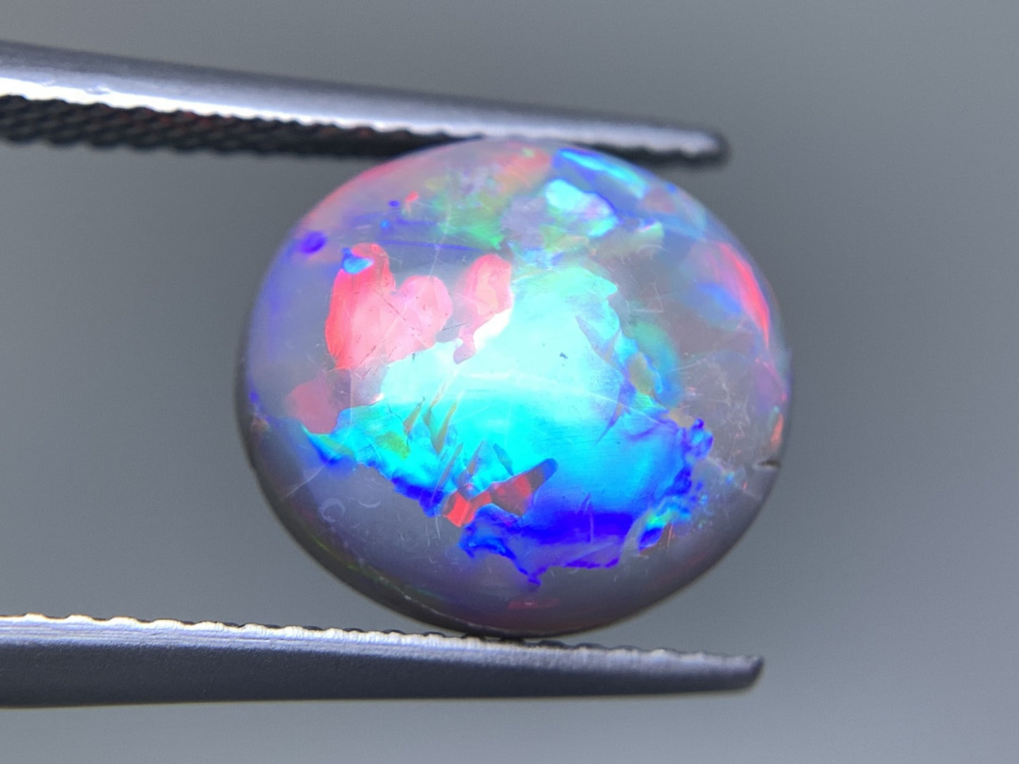 ブラックオパール  天然  4.117ct  中央宝石ソーティング付き  11.8㎜×10.8㎜×5.6㎜   天然 ルース（ 裸石 ） 5261Y