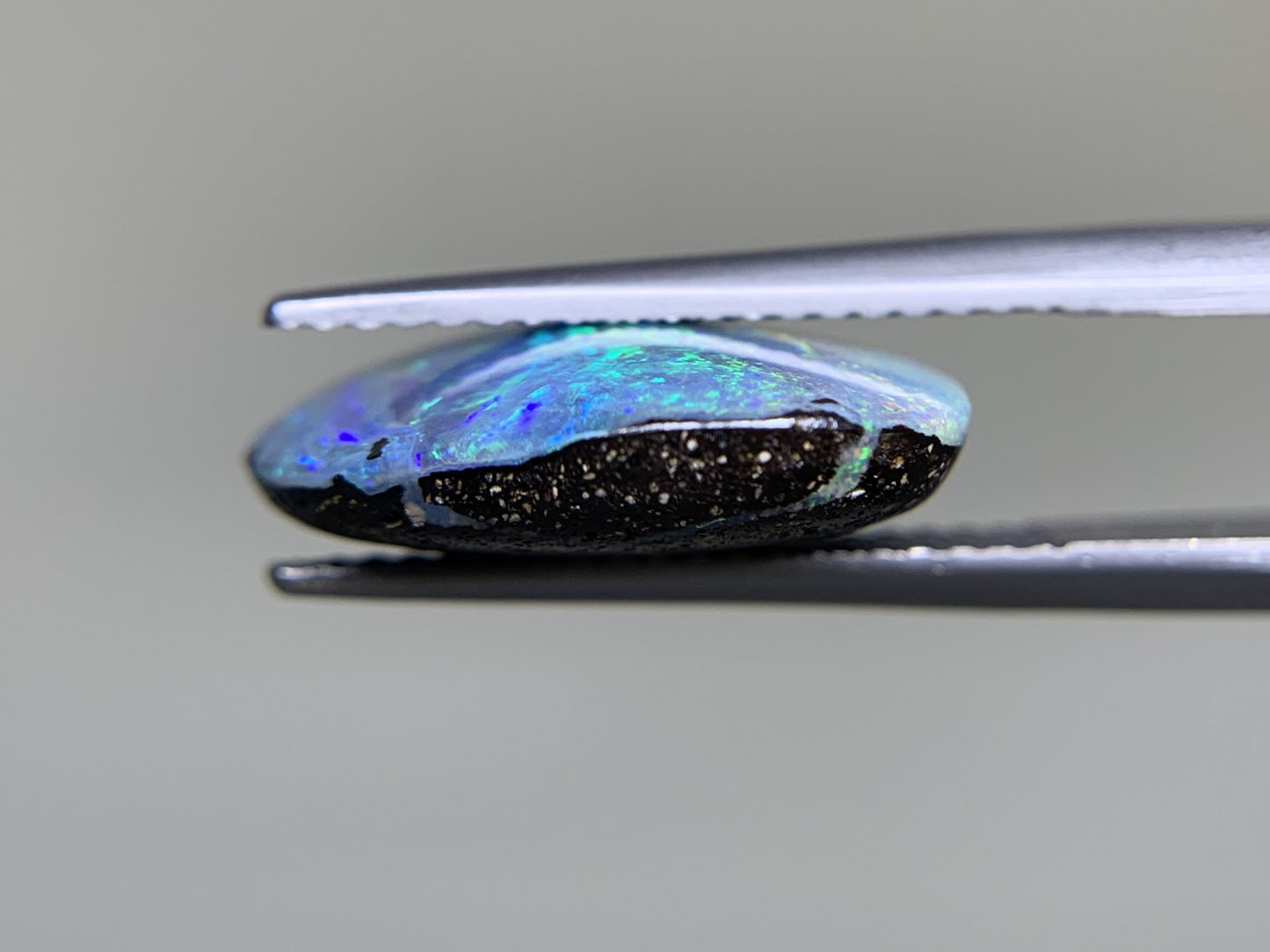 ボルダーオパール 6.302ct  宝石ソーティング付き  15.3㎜×12.3㎜×4.9㎜  ルース（ 裸石 ） 2131Y