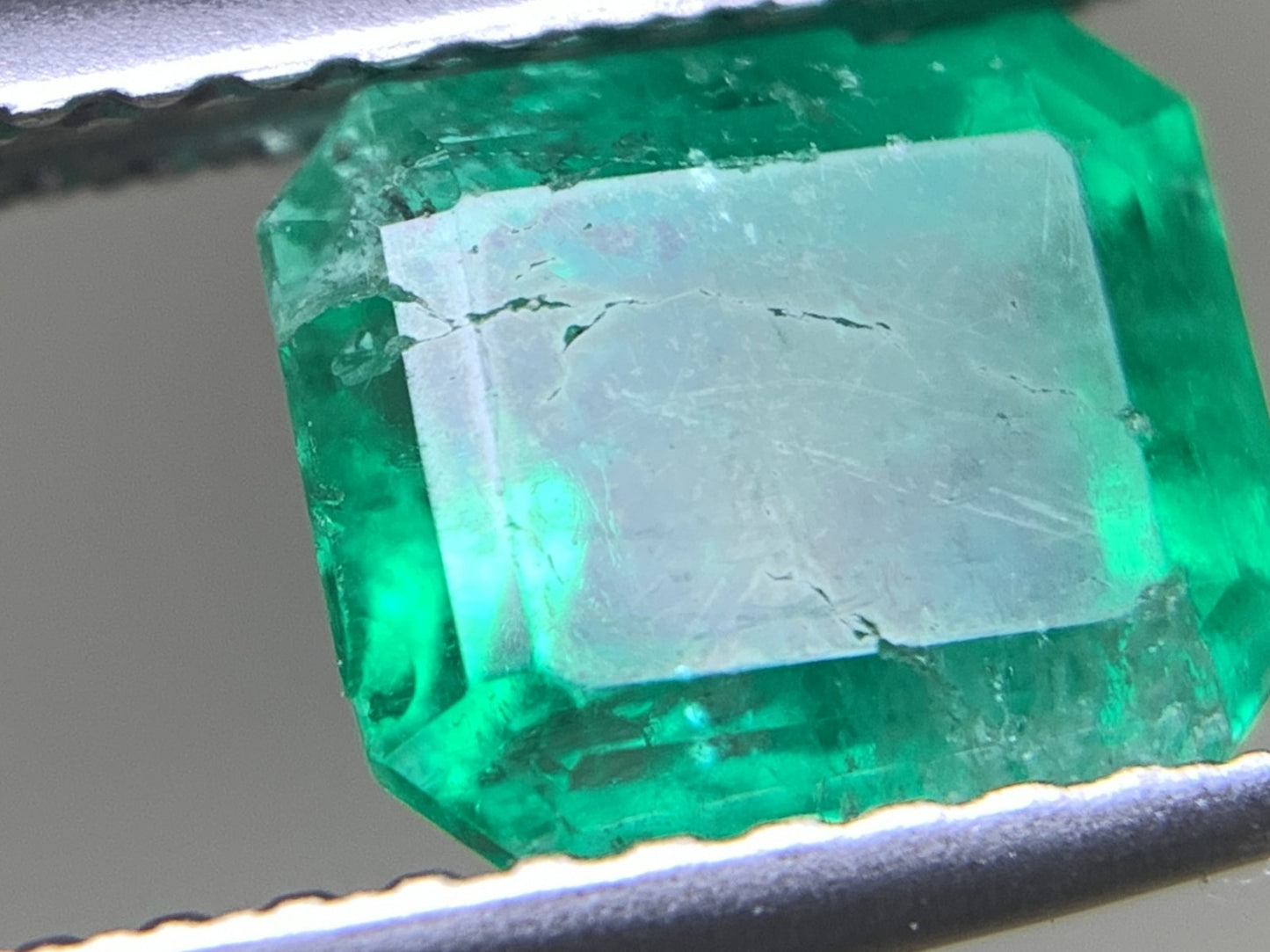 エメラルド 1.537ct 宝石ソーティング付き  7.18㎜×6.18㎜×4.46㎜  ルース（ 裸石 ） 3046Y