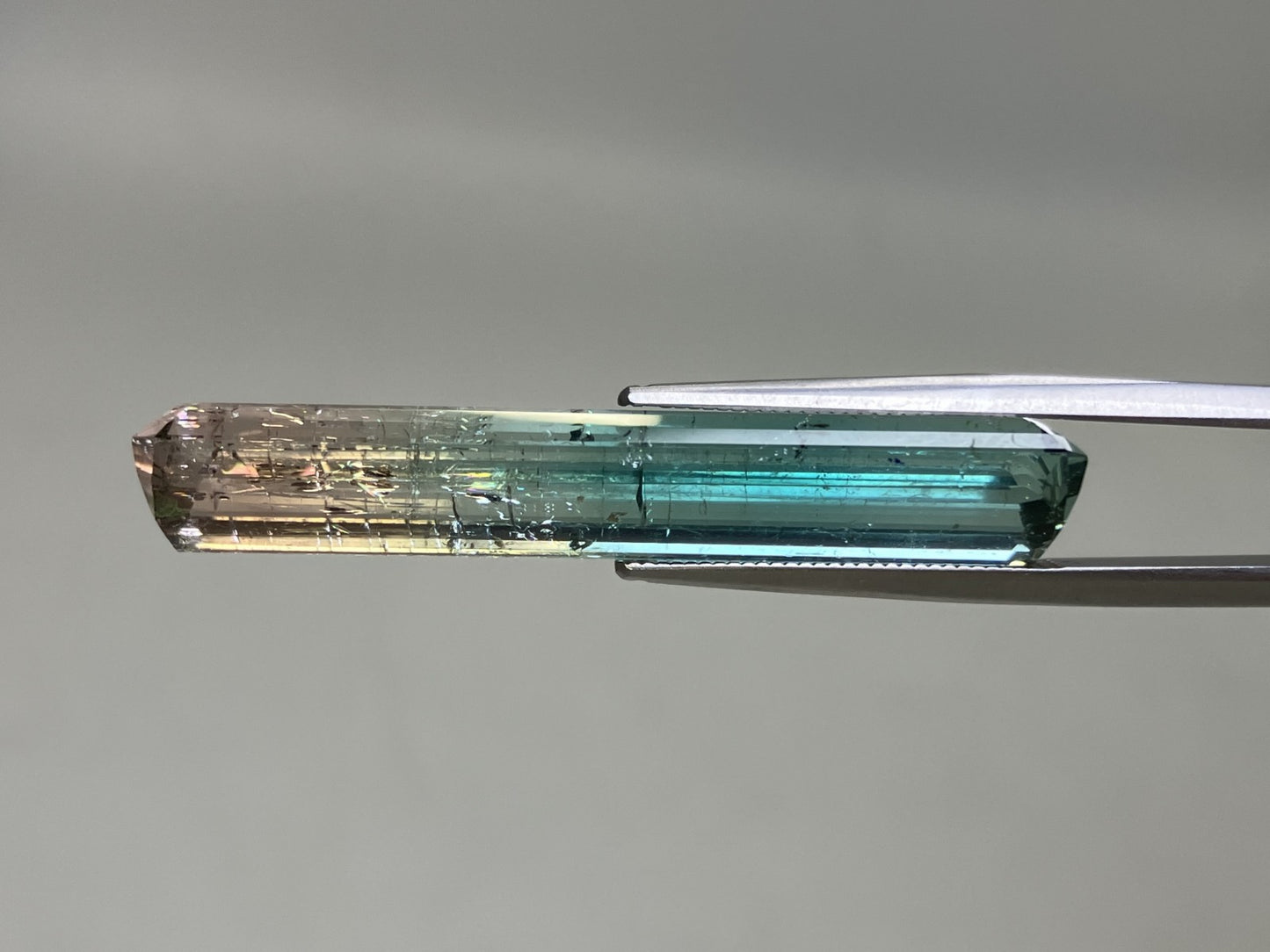 パーティカラードトルマリン 23.479ct  中央宝石ソーティング付き  38.30㎜×10.37㎜×6.26㎜  天然 ルース（ 裸石 ） 4909YY