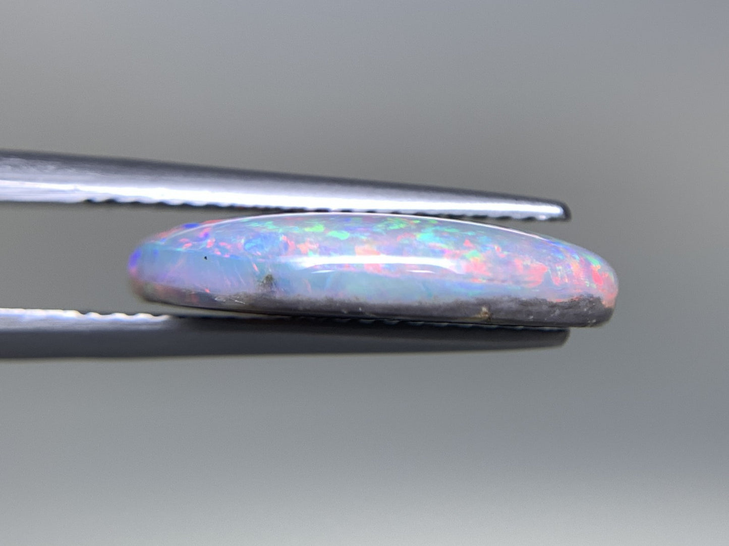ブラックオパール  天然  4.539ct  中央宝石ソーティング付き  16.9㎜×10.8㎜×3.7㎜   天然 ルース（ 裸石 ） 5209Y