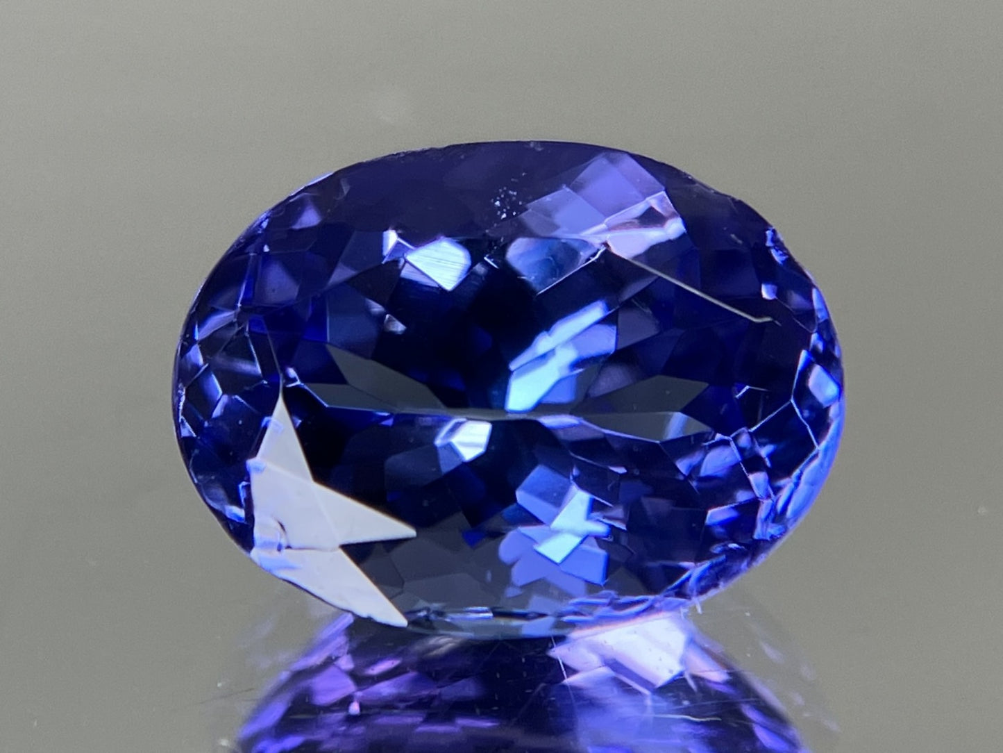 タンザナイト 2.224ct  中央宝石ソーティング付き  9.33㎜×6.91㎜×5.01㎜  天然 ルース（ 裸石 ） 4950YY