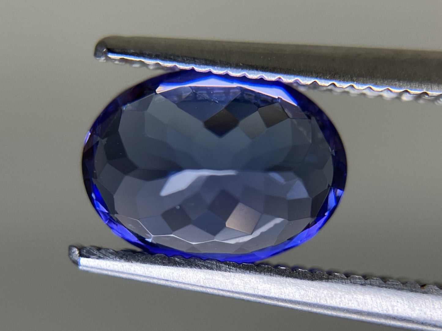 タンザナイト 2.224ct  中央宝石ソーティング付き  9.33㎜×6.91㎜×5.01㎜  天然 ルース（ 裸石 ） 4950YY