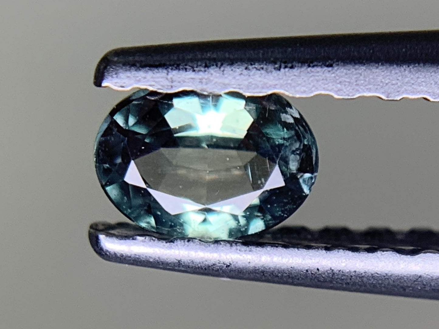 アレキサンドライト 0.210ct 中央宝石ソーティング付き 4.40㎜×3.29㎜×1.89㎜ ルース（ 裸石 ） 3793Y