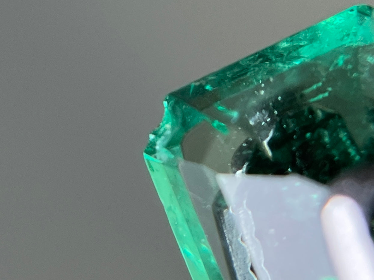 エメラルド 天然 1.188ct 中央宝石ソーティング付き 7.51㎜×6.35㎜×3.87㎜ ルース（ 裸石 ） 7863YY