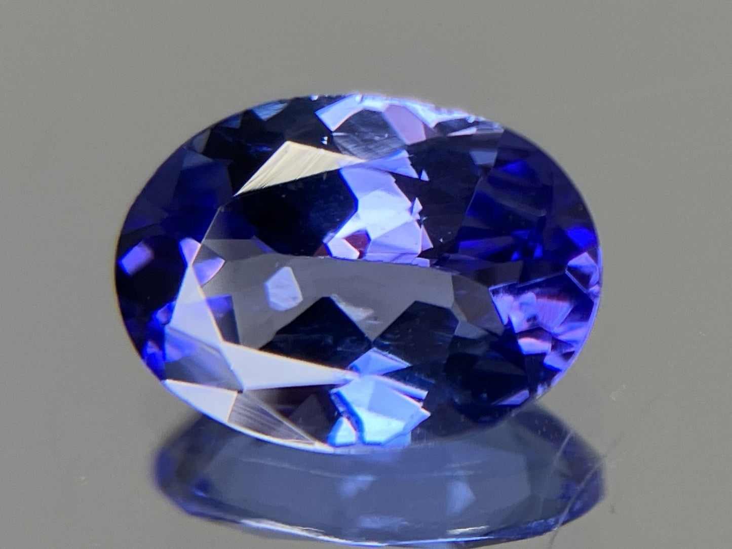 タンザナイト 1.053ct  中央宝石ソーティング付き  8.03㎜×5.83㎜×3.31㎜  天然 ルース（ 裸石 ） 4912YY