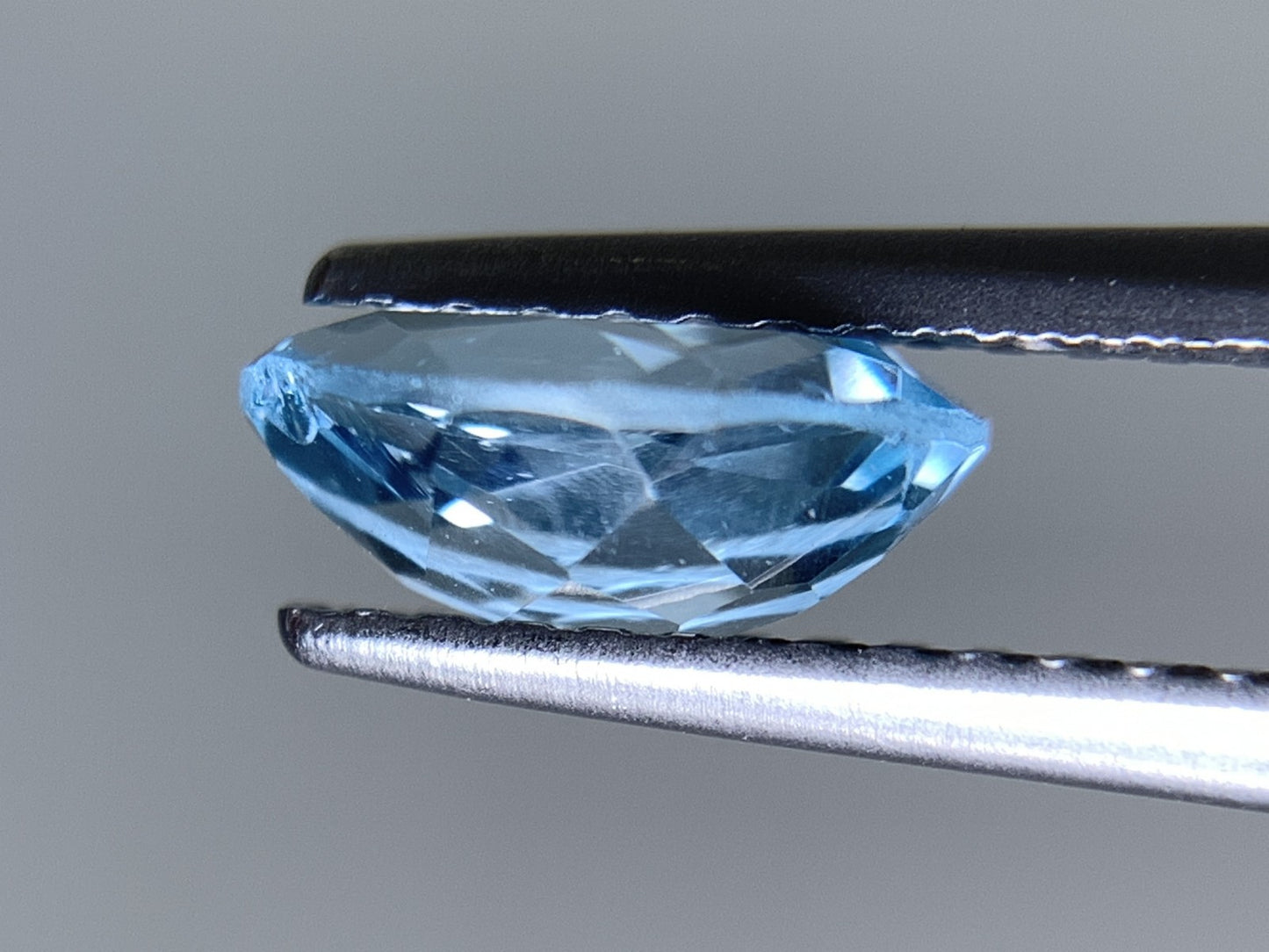 ブルートパーズ 天然 1.184ct 宝石ソーティング付き 7.9㎜×5.8㎜×3.3㎜ ルース（ 裸石 ） 6982Y