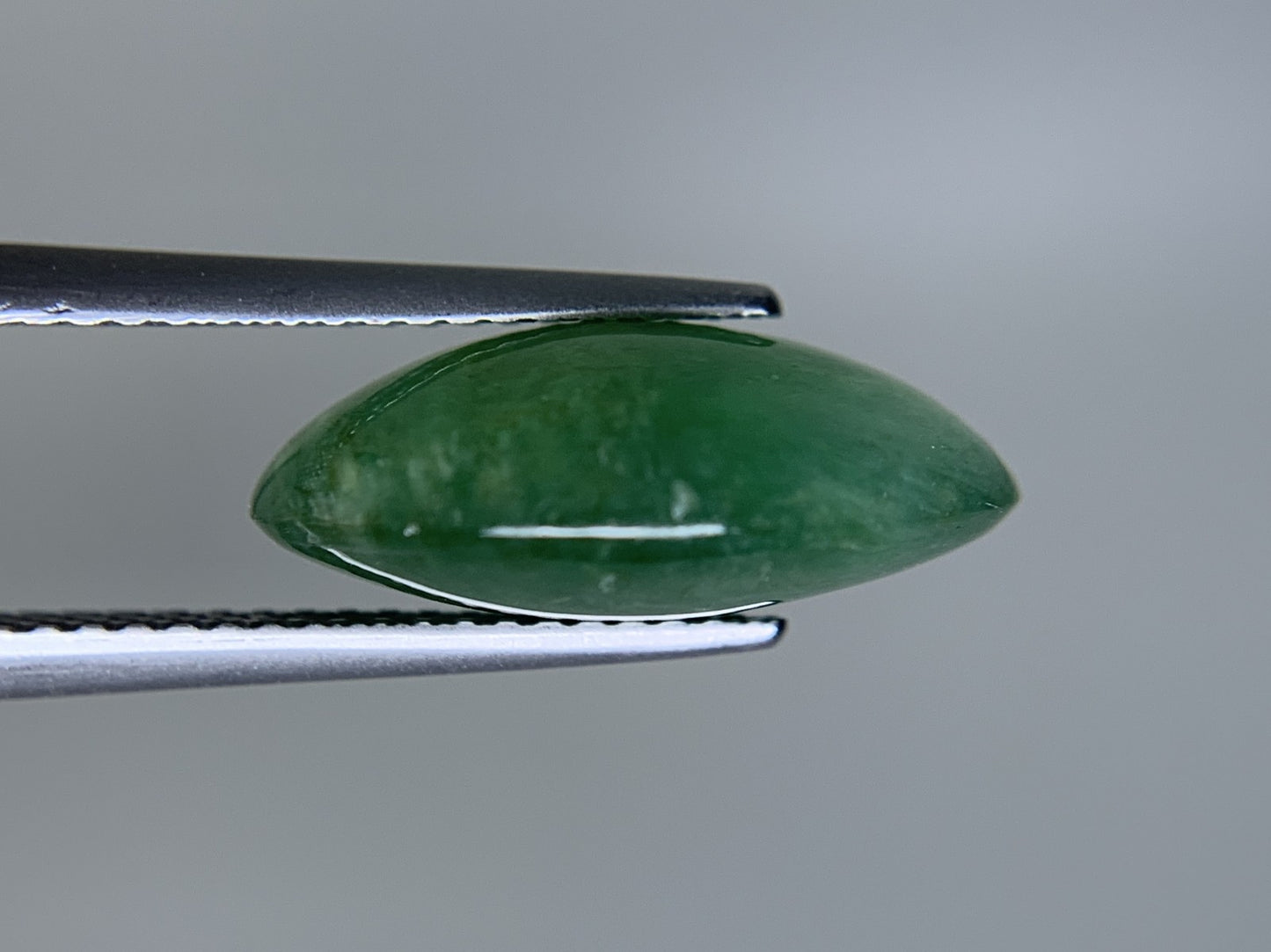 ヒスイ 翡翠 天然 8.701ct 宝石ソーティング付き 15.7㎜×11.2㎜×6.1㎜ ルース（ 裸石 ） 5978Y