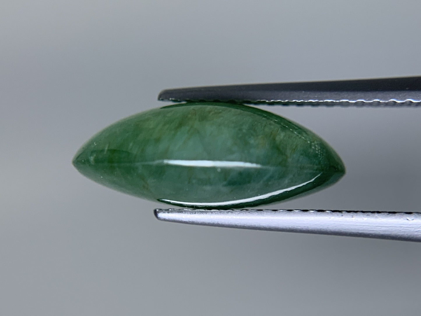 ヒスイ 翡翠 天然 8.701ct 宝石ソーティング付き 15.7㎜×11.2㎜×6.1㎜ ルース（ 裸石 ） 5978Y
