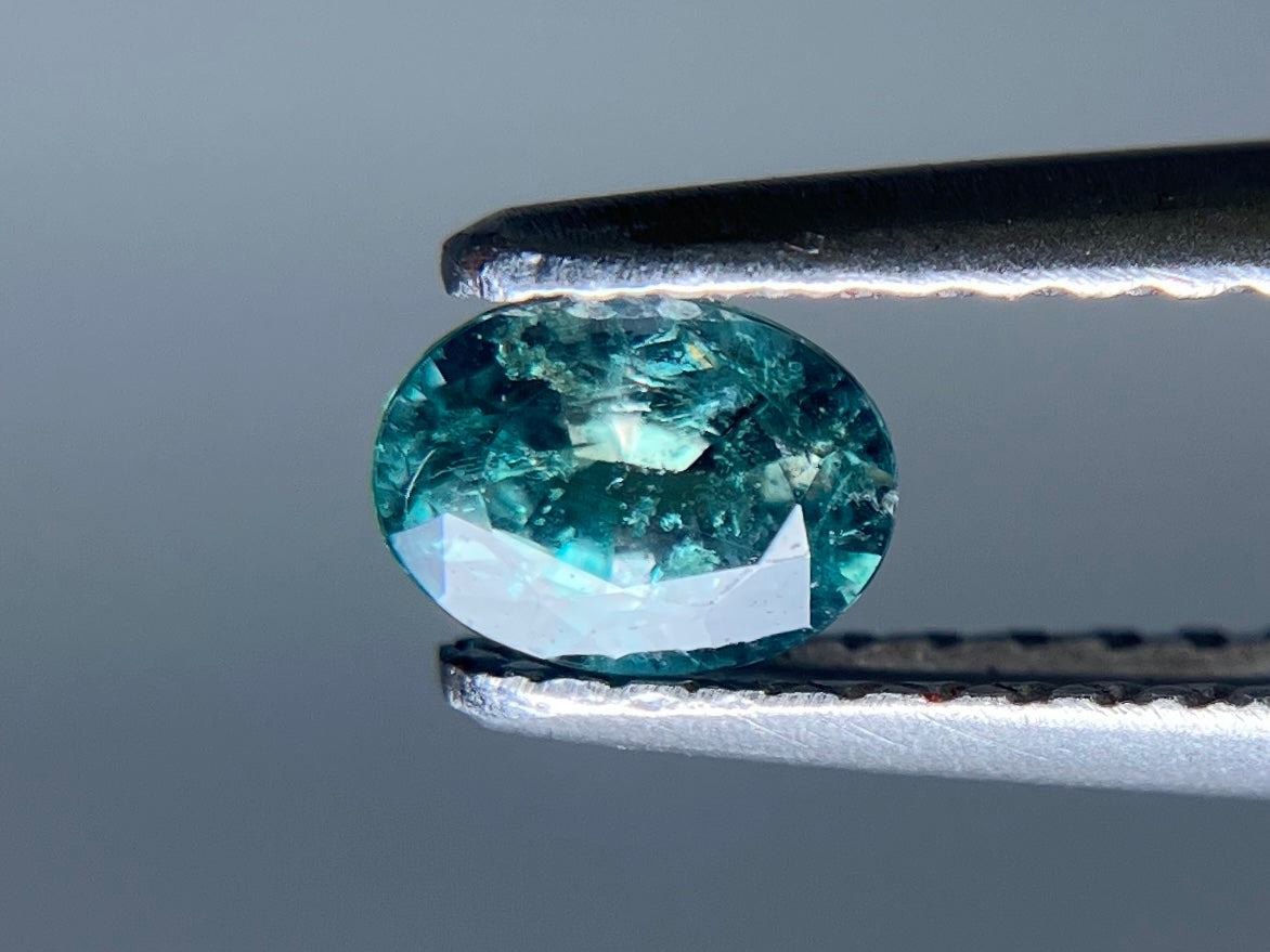 アレキサンドライト 0.332ct 中央宝石ソーティング付き 4.98㎜×3.68㎜×2.46㎜ ルース（ 裸石 ） 3379S