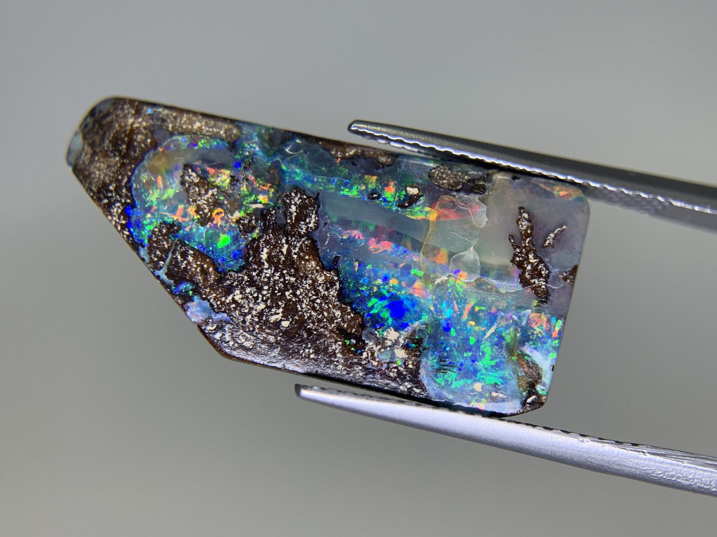 ボルダーオパール 12.387ct  宝石ソーティング付き  27.4㎜×12.6㎜×3.3㎜  ルース（ 裸石 ） 2123Y