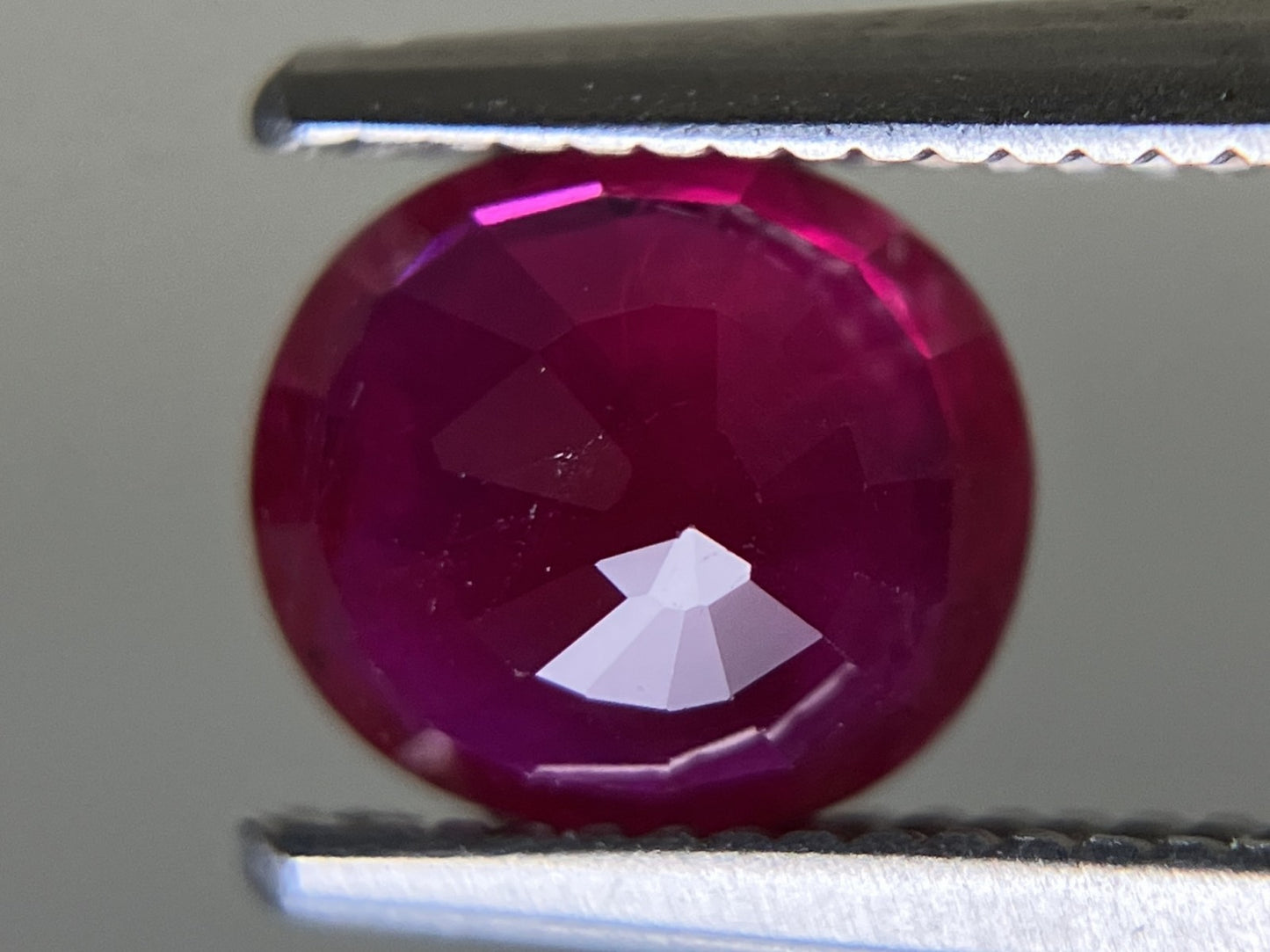 ルビー 1.118ct  中央宝石ソーティング付き  6.56㎜×5.84㎜×3.10㎜  天然 ルース（ 裸石 ） 5025YY