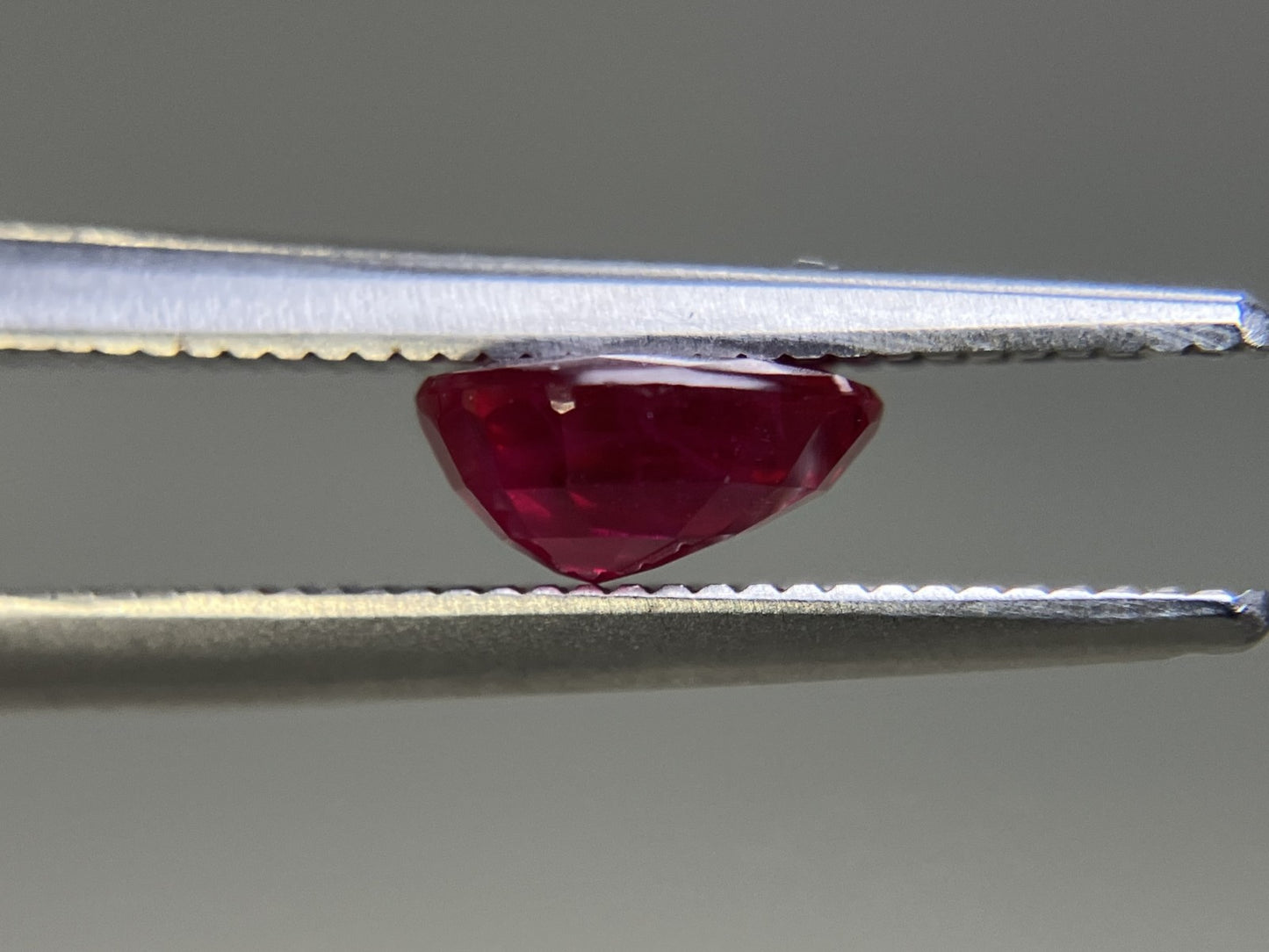 ルビー 1.118ct  中央宝石ソーティング付き  6.56㎜×5.84㎜×3.10㎜  天然 ルース（ 裸石 ） 5025YY