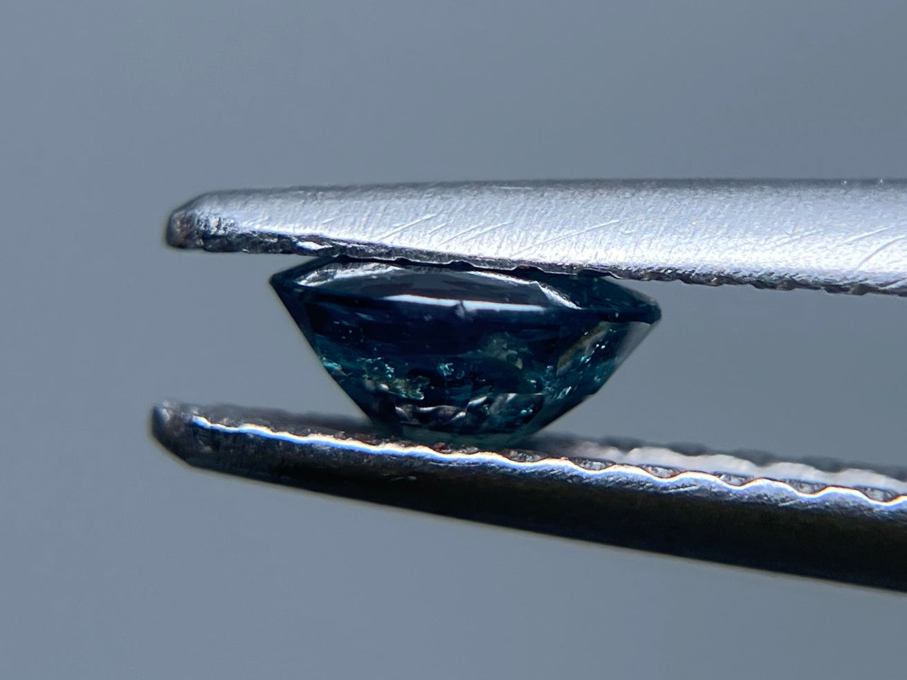 アレキサンドライト 0.332ct 中央宝石ソーティング付き 4.98㎜×3.68㎜×2.46㎜ ルース（ 裸石 ） 3379S