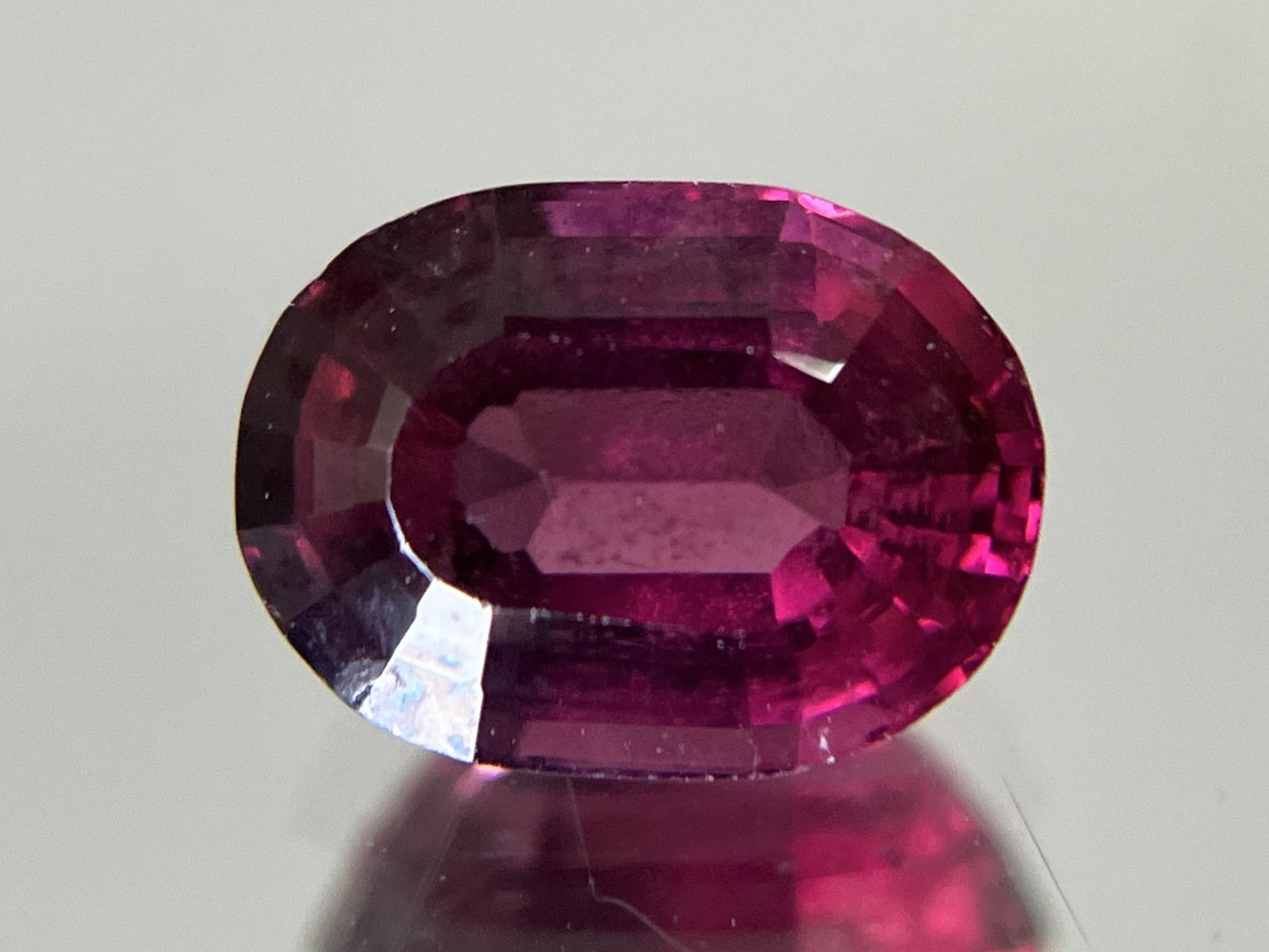 ローライトガーネット 1.169ct  宝石ソーティング付き  6.7㎜×5.0㎜×3.5㎜  天然 ルース（ 裸石 ） 4963YY