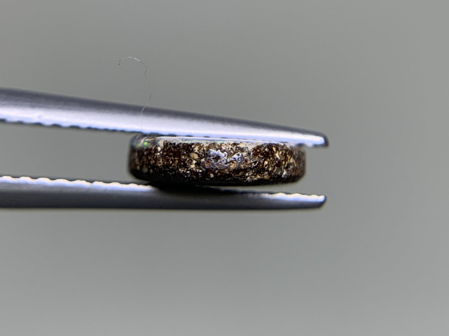 ボルダーオパール 1.879ct  宝石ソーティング付き  11.1㎜×8.9㎜×2.3㎜  ルース（ 裸石 ） 2094Y