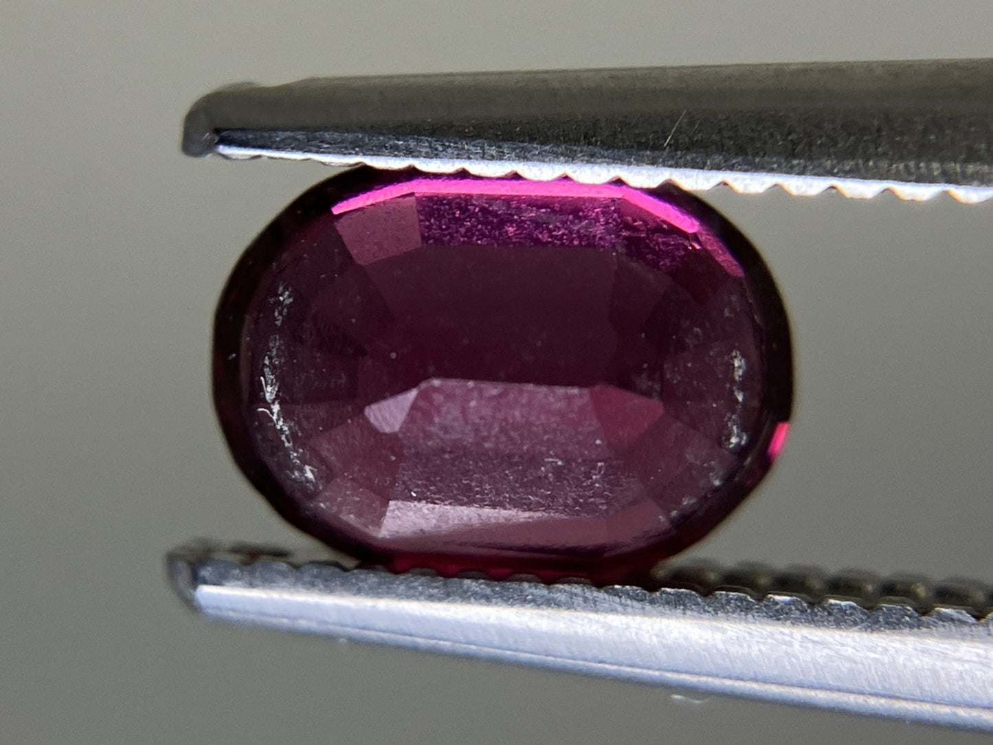 ローライトガーネット 1.169ct  宝石ソーティング付き  6.7㎜×5.0㎜×3.5㎜  天然 ルース（ 裸石 ） 4963YY
