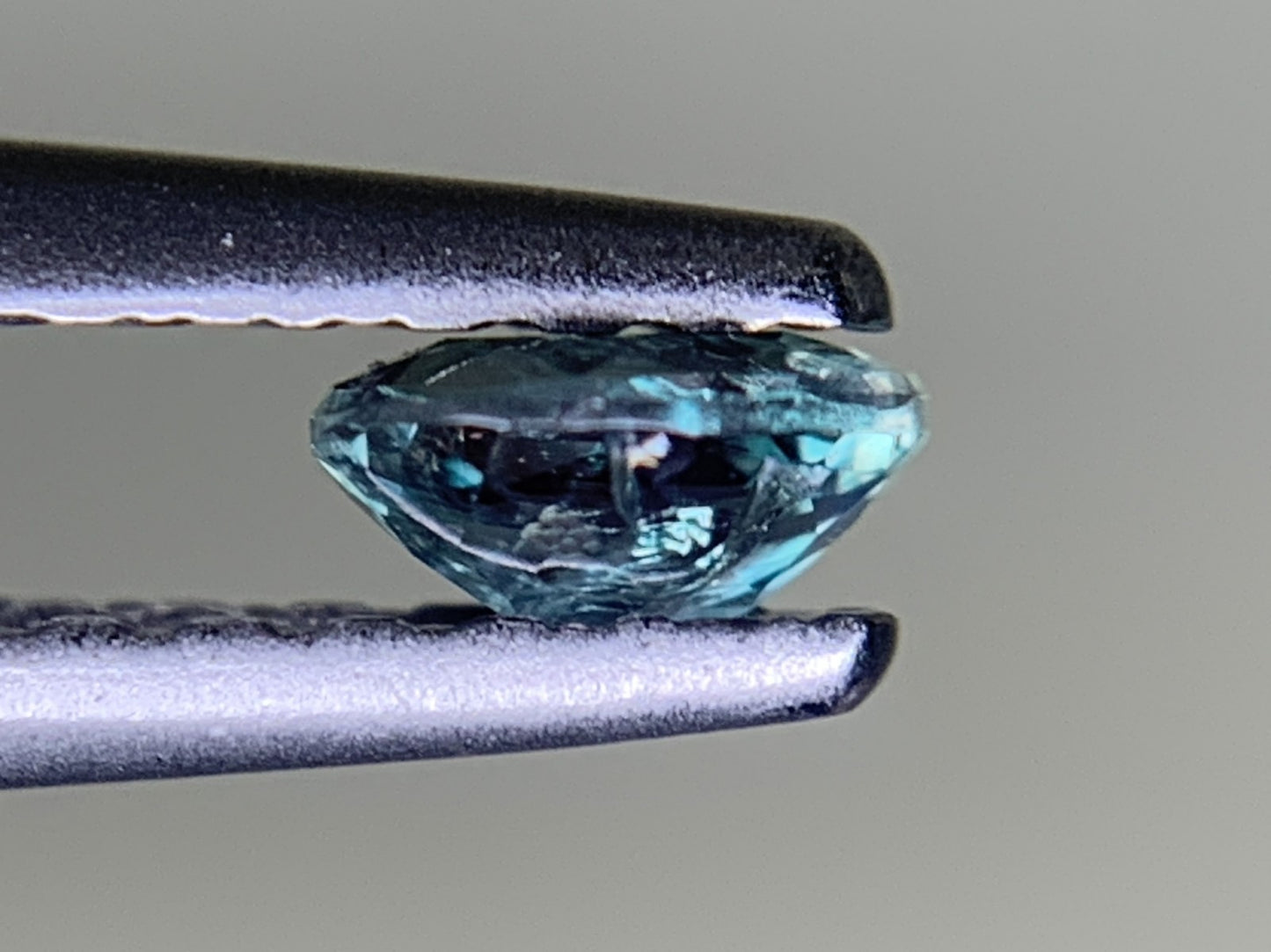 アレキサンドライト 0.166ct 中央宝石ソーティング付き 3.84㎜×2.82㎜×1.85㎜ ルース（ 裸石 ） 3710Y