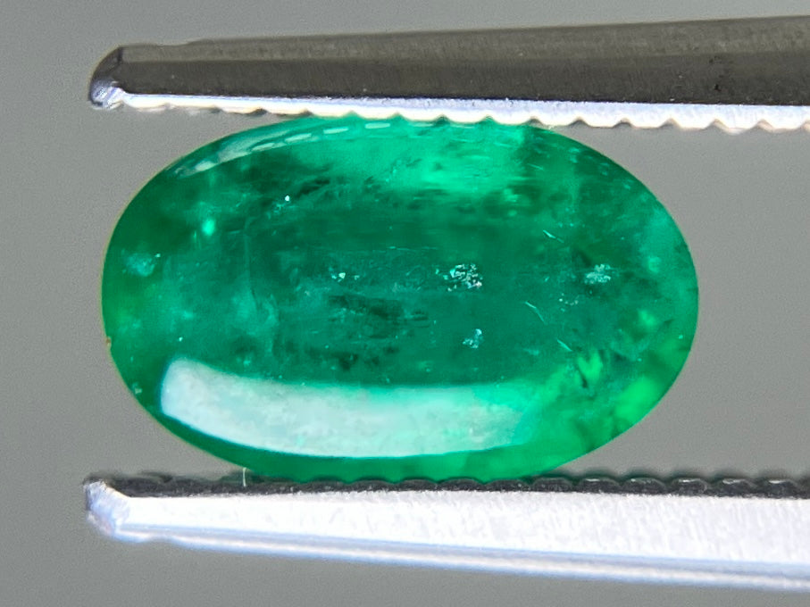 エメラルド 天然 1.236ct 中央宝石ソーティング付き 7.9㎜×5.0㎜×4.1㎜ ルース（ 裸石 ） 7904YY