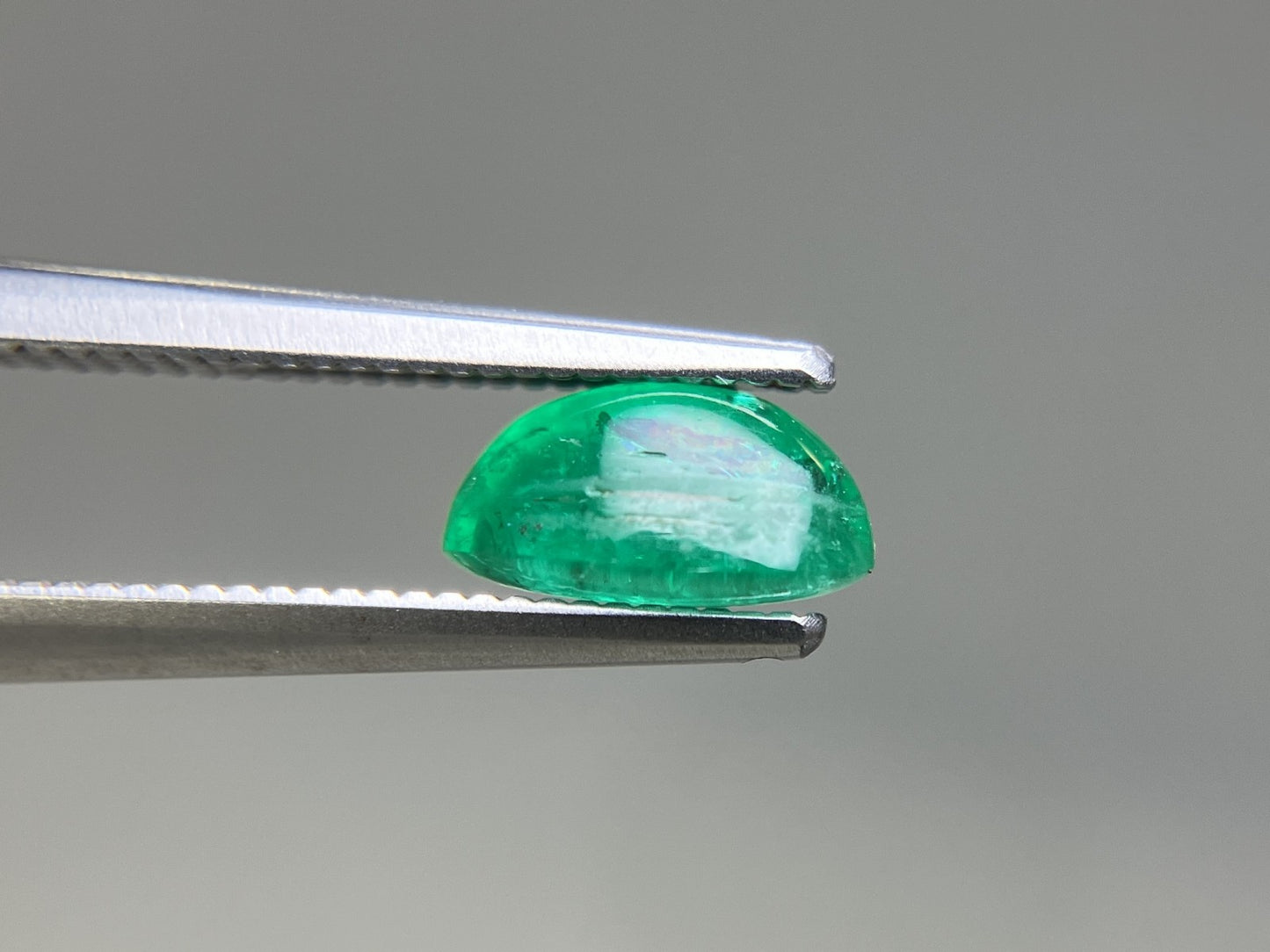 エメラルド 天然 1.236ct 中央宝石ソーティング付き 7.9㎜×5.0㎜×4.1㎜ ルース（ 裸石 ） 7904YY