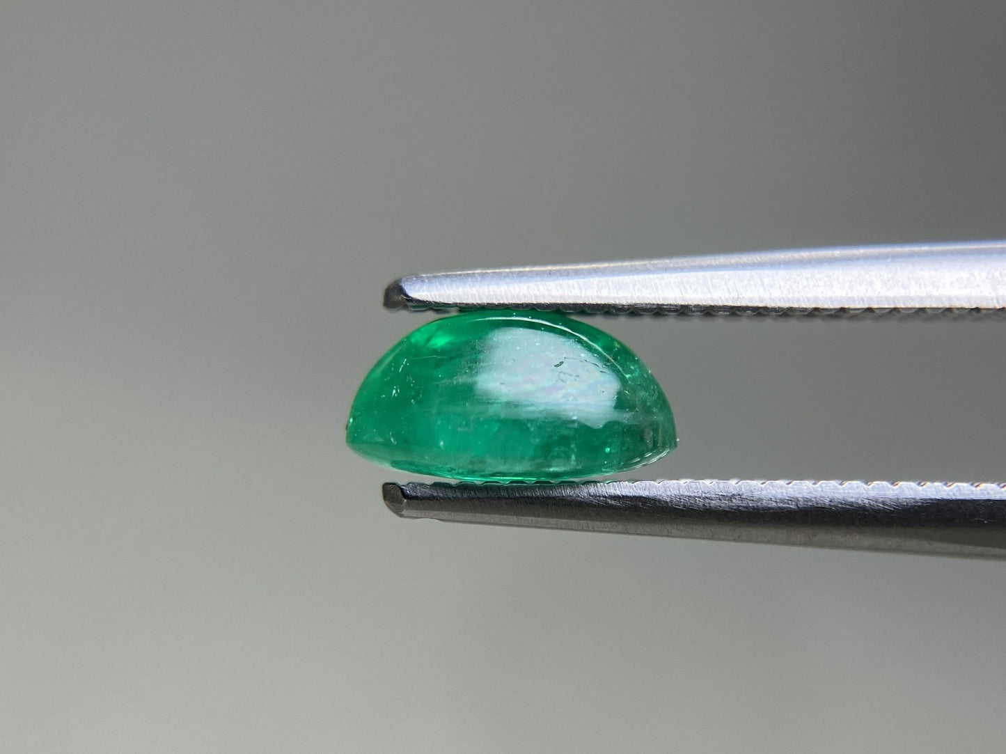エメラルド 天然 1.236ct 中央宝石ソーティング付き 7.9㎜×5.0㎜×4.1㎜ ルース（ 裸石 ） 7904YY