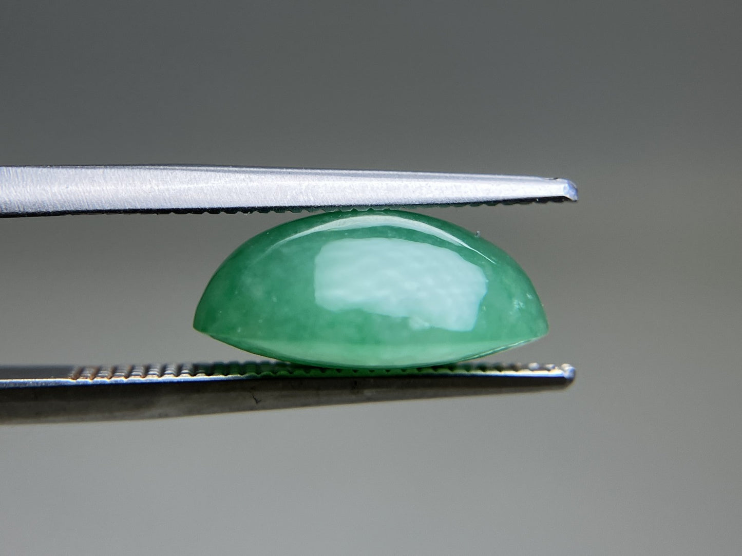 ヒスイ 翡翠 6.326ct 宝石ソーティング付き 12.9㎜×9.6㎜×5.8㎜ ルース（ 裸石 ） 4831YY