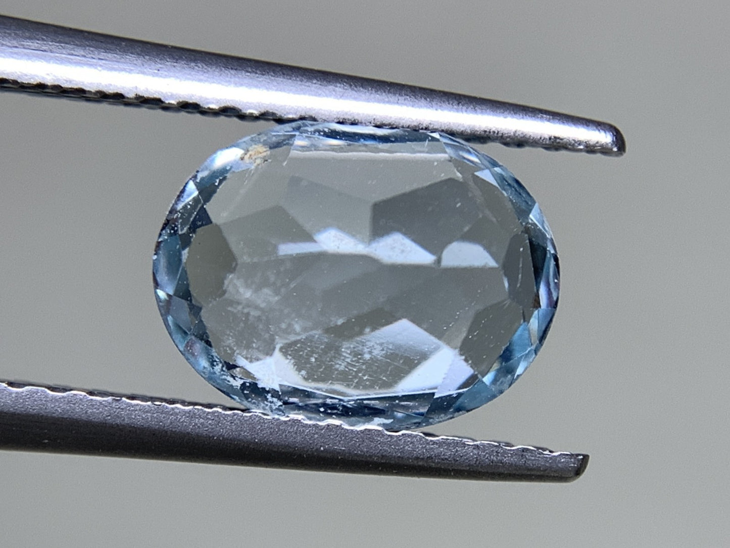 ブルートパーズ 天然 2.321ct 宝石ソーティング付き 9.0㎜×6.9㎜×4.7㎜ ルース（ 裸石 ） 6978Y