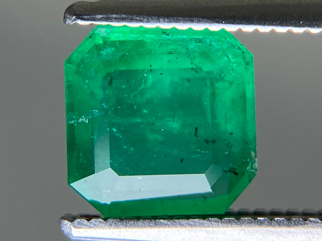 エメラルド 天然 1.383ct 中央宝石ソーティング付き 7.20㎜×7.05㎜×3.46㎜ ルース（ 裸石 ） 7917YY
