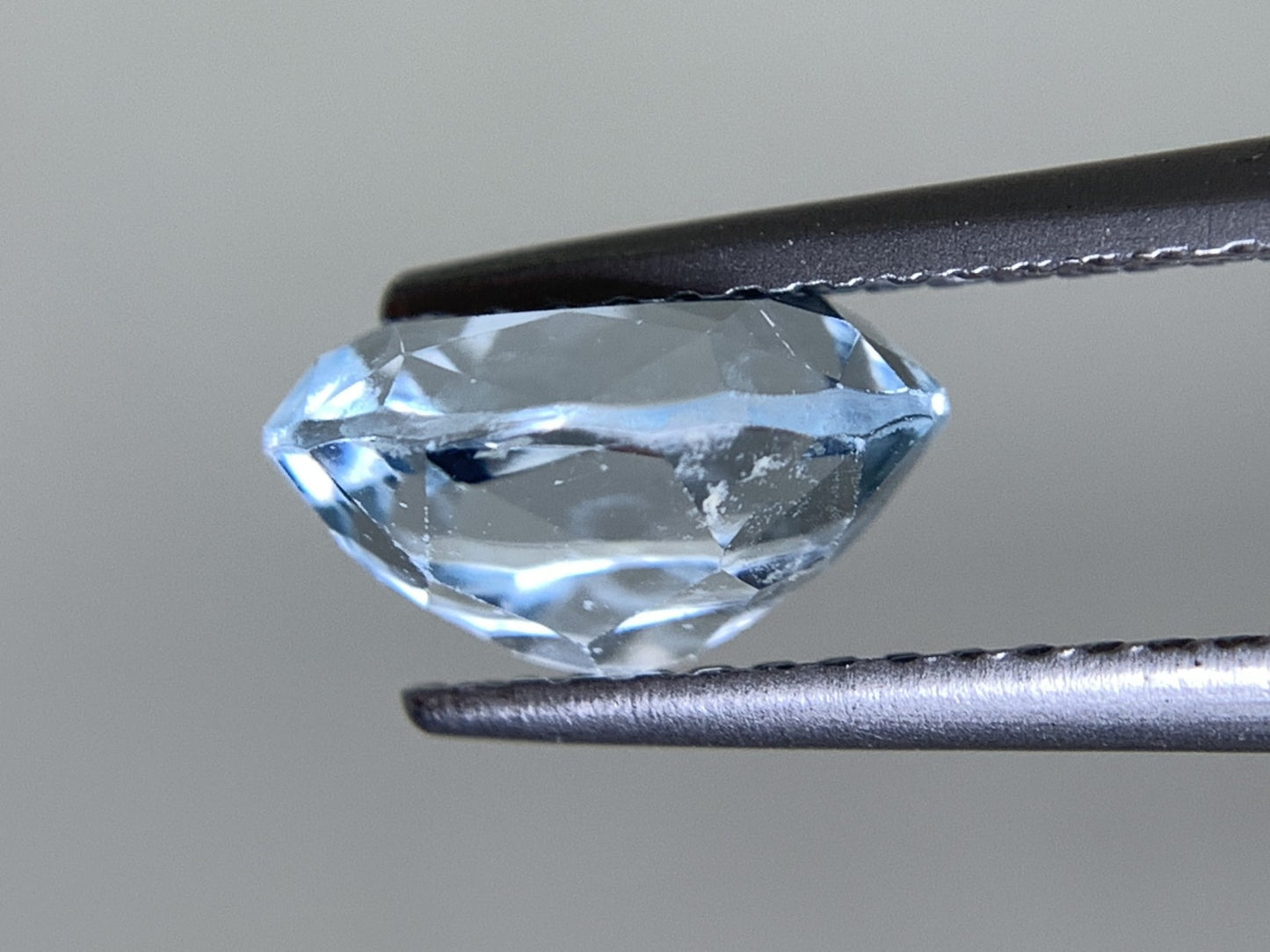 ブルートパーズ 天然 2.321ct 宝石ソーティング付き 9.0㎜×6.9㎜×4.7㎜ ルース（ 裸石 ） 6978Y
