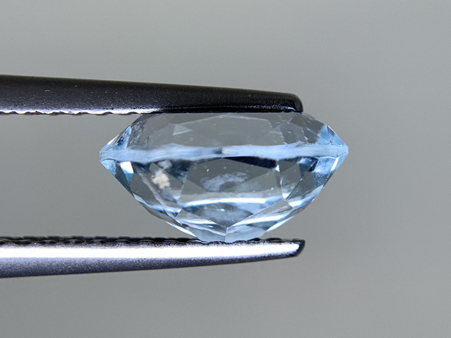 ブルートパーズ 天然 2.321ct 宝石ソーティング付き 9.0㎜×6.9㎜×4.7㎜ ルース（ 裸石 ） 6978Y