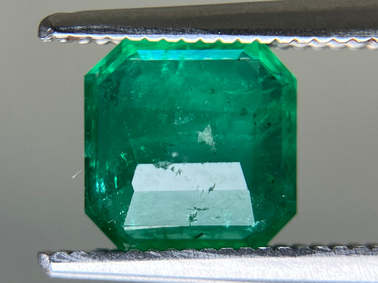エメラルド 天然 1.383ct 中央宝石ソーティング付き 7.20㎜×7.05㎜×3.46㎜ ルース（ 裸石 ） 7917YY