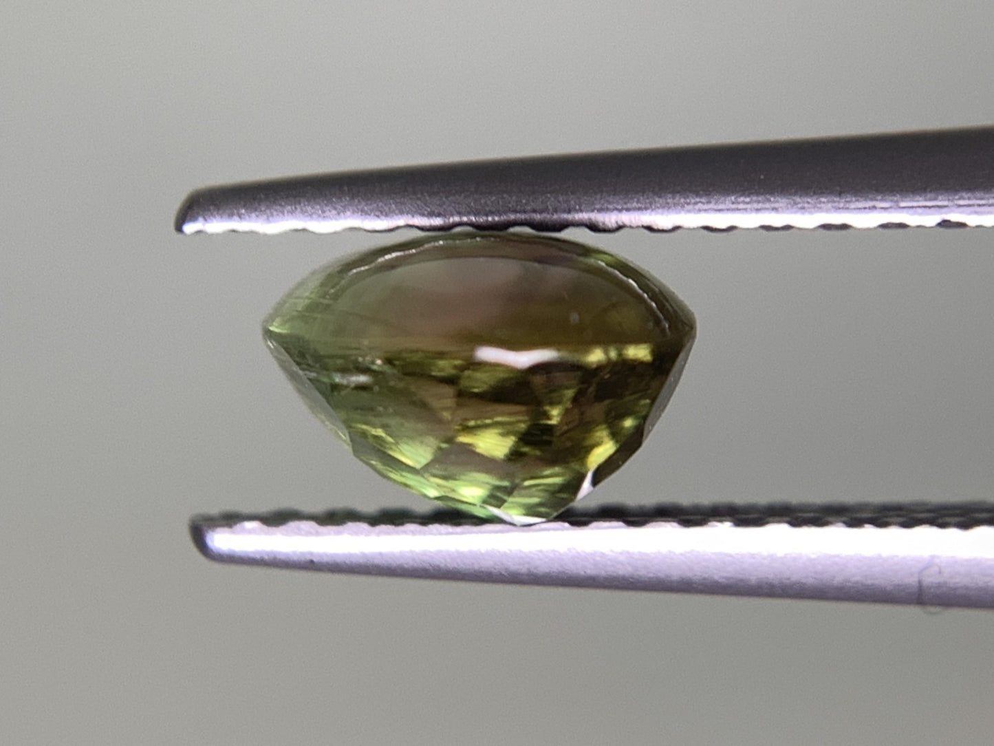 トルマリン（バイカラー） 1.429ct 宝石ソーティング付き  7.7㎜×5.8㎜×4.4㎜  ルース（ 裸石 ） 3115Y