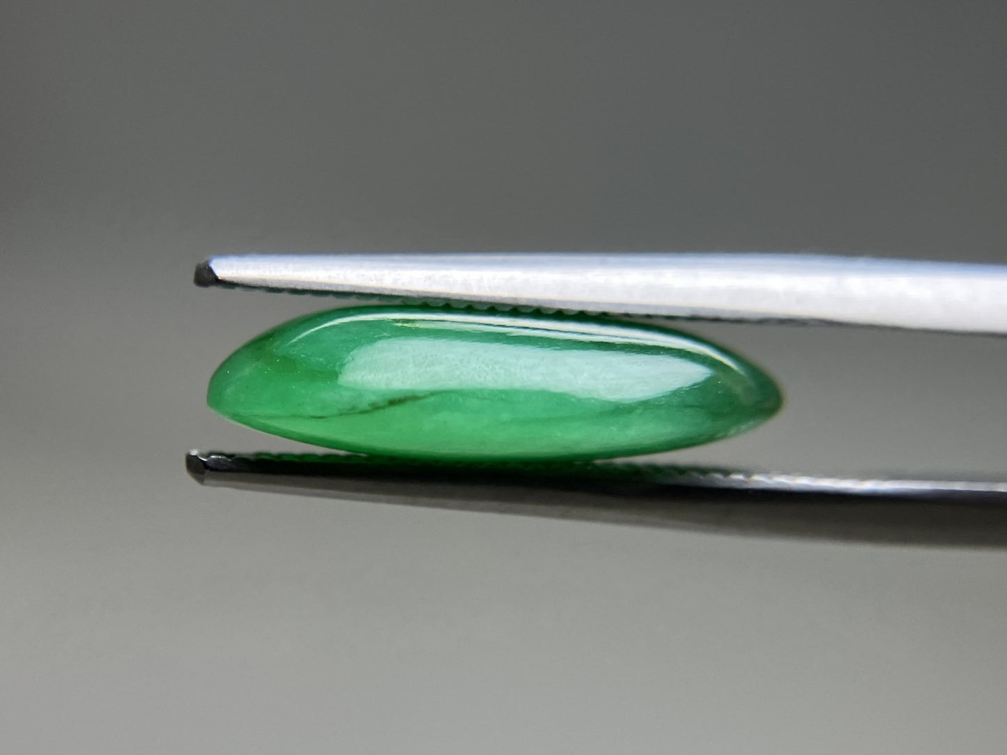 ヒスイ 翡翠　天然　 5.221ct 宝石ソーティング付き 15.4㎜×8.5㎜×4.1㎜ ルース（ 裸石 ） 4832YY