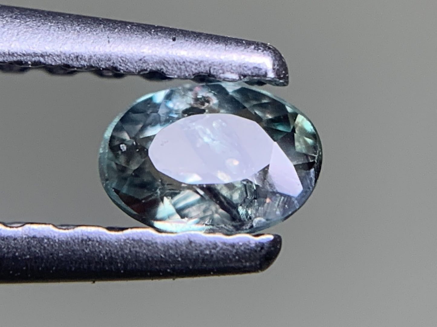 アレキサンドライト 0.166ct 中央宝石ソーティング付き 3.84㎜×2.82㎜×1.85㎜ ルース（ 裸石 ） 3710Y