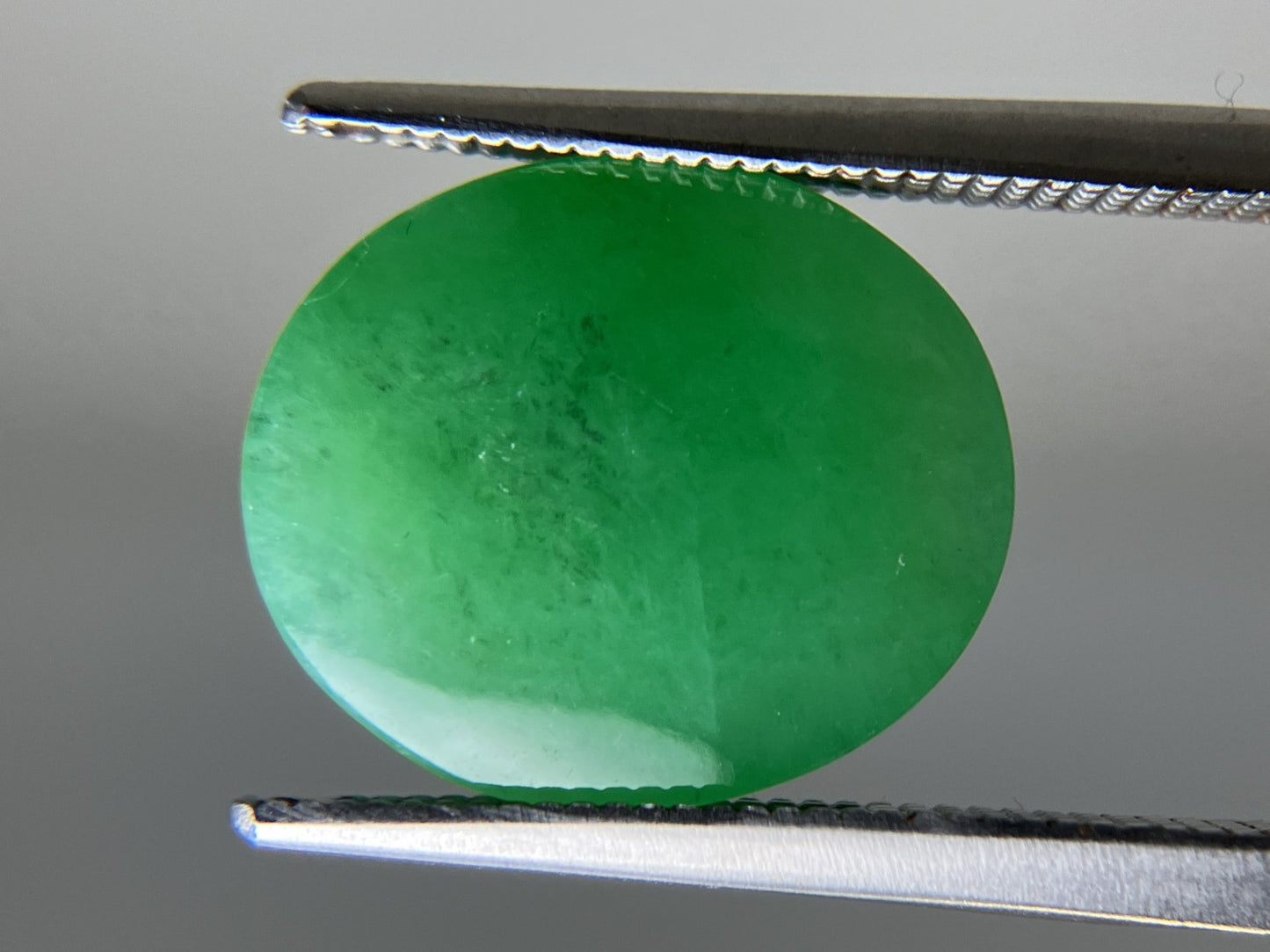 ヒスイ 翡翠　天然　 6.721ct 宝石ソーティング付き 13.7㎜×11.8㎜×4.2㎜ ルース（ 裸石 ） 4833YY