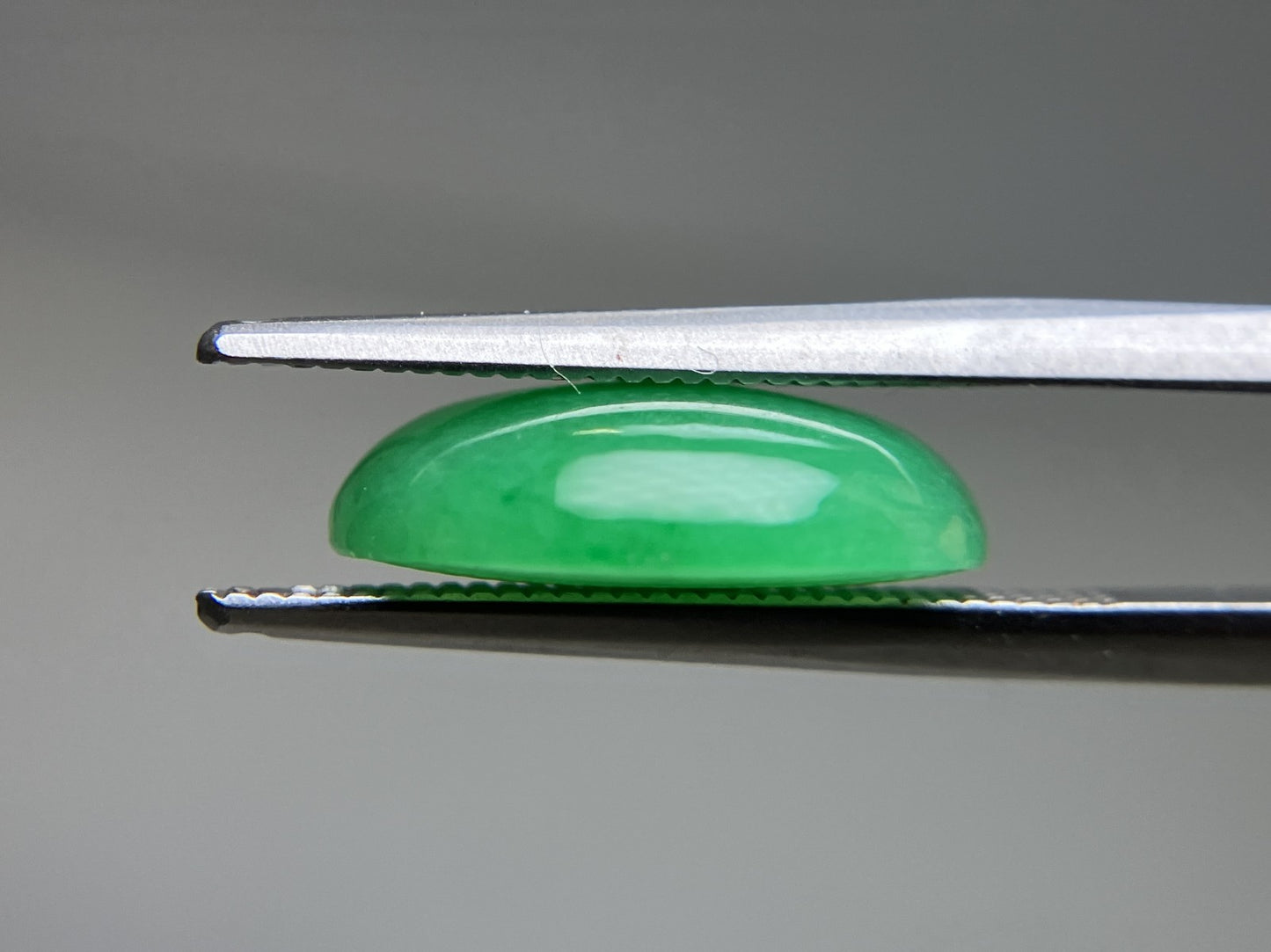 ヒスイ 翡翠　天然　 6.721ct 宝石ソーティング付き 13.7㎜×11.8㎜×4.2㎜ ルース（ 裸石 ） 4833YY