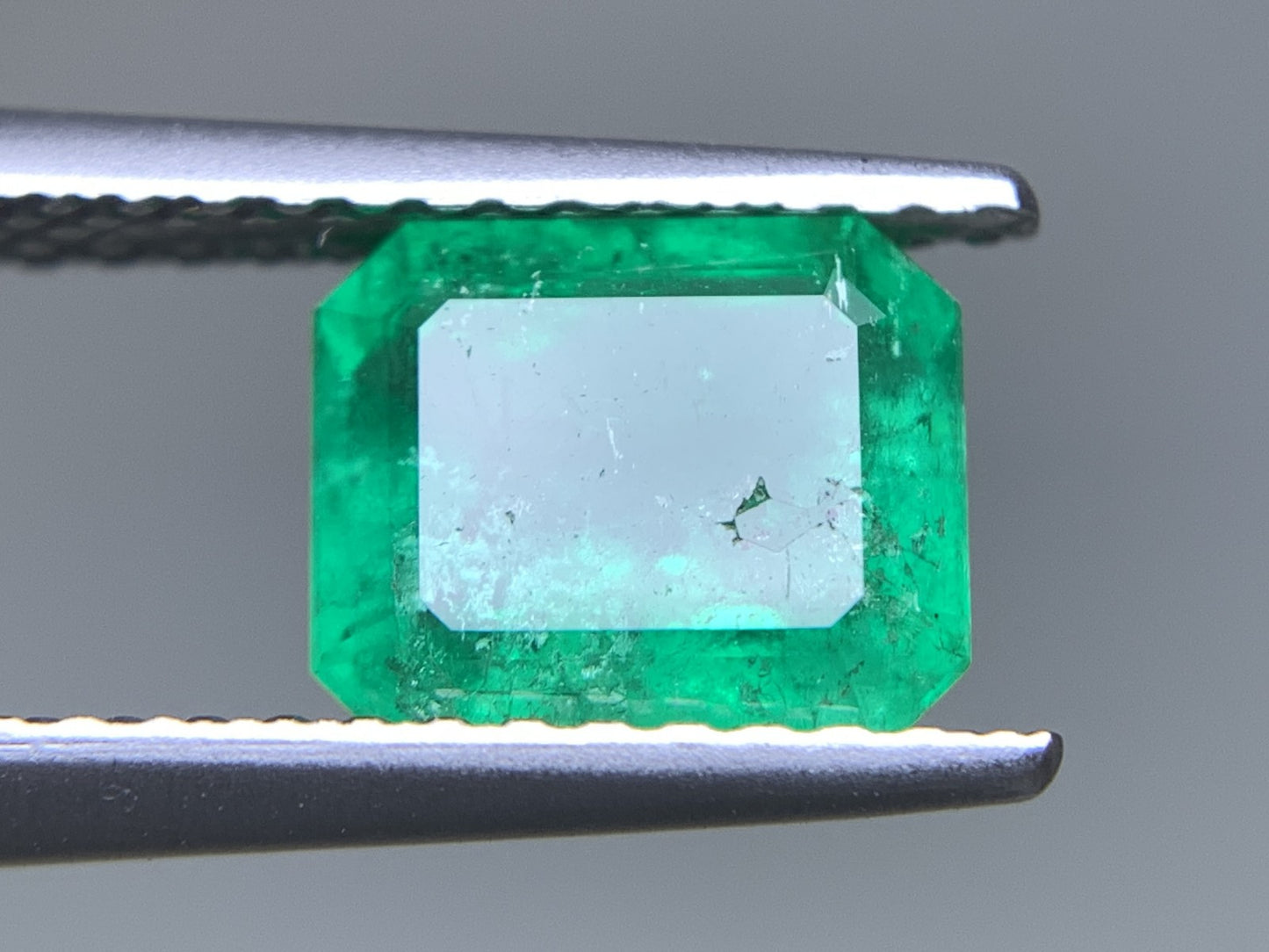 エメラルド 天然 1.376ct 中央宝石ソーティング付き 7.23㎜×6.17㎜×3.94㎜ 天然 ルース（ 裸石 ） 5309Y
