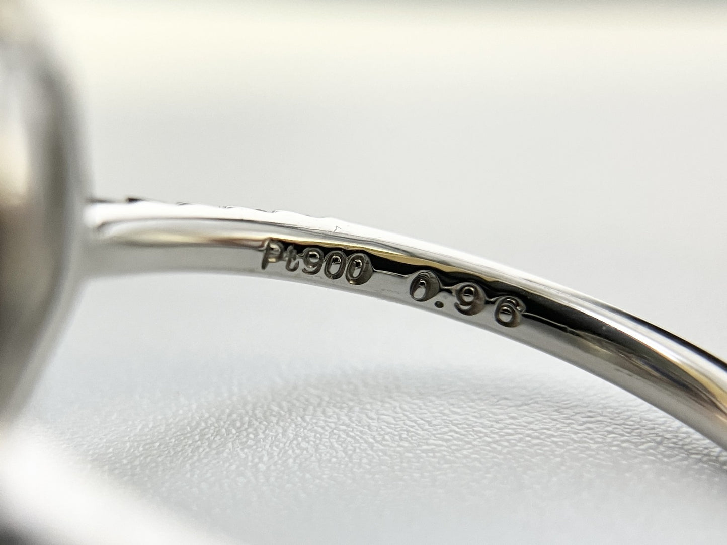 サファイア 0.96ct ミャンマー産　非加熱　コンフラワーブルー AIGS鑑別書 D0.34ct PT900 5.0g 指輪 （JP13号） サイズ直し無料 7831S