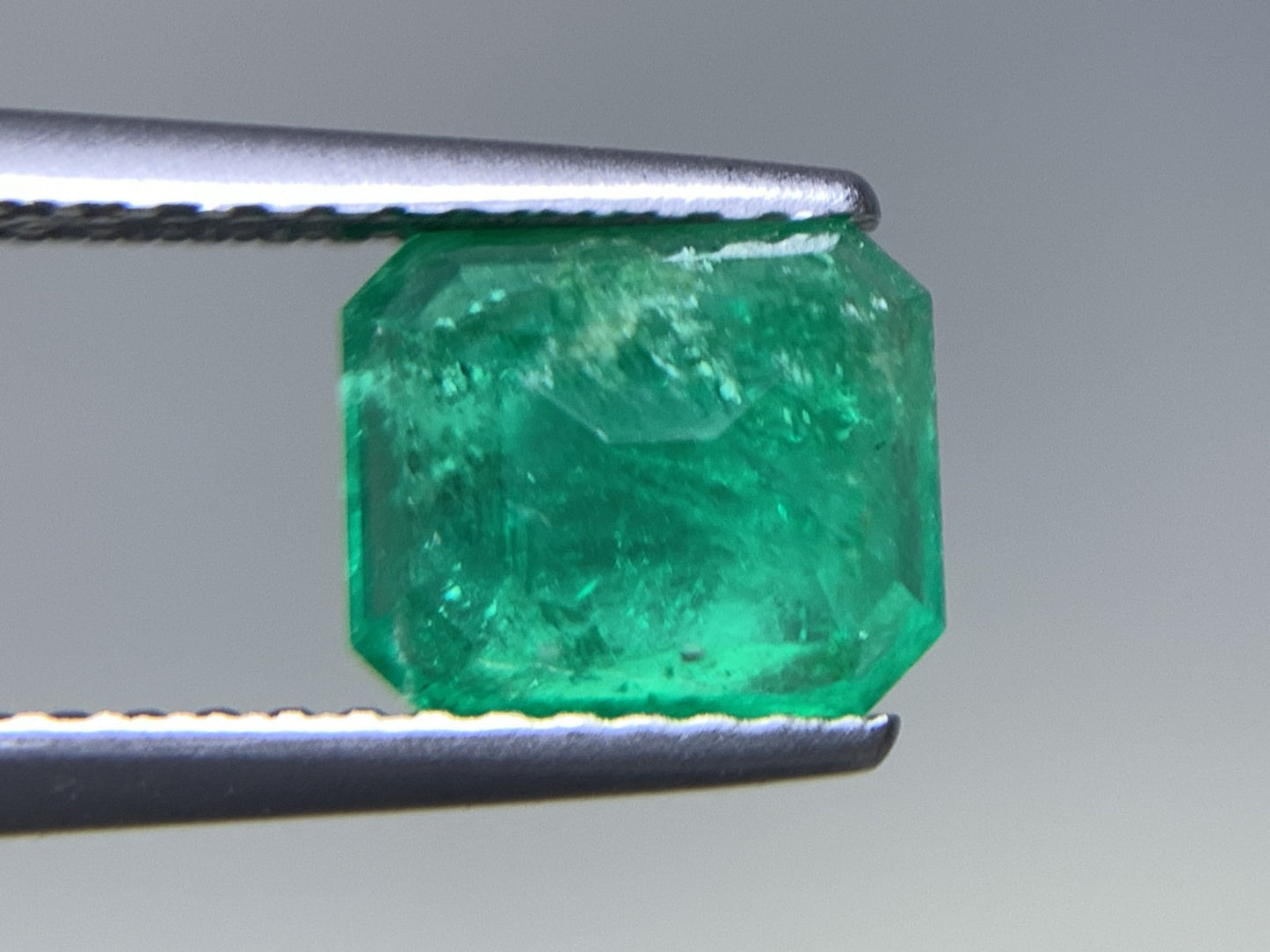 エメラルド 天然 1.376ct 中央宝石ソーティング付き 7.23㎜×6.17㎜×3.94㎜ 天然 ルース（ 裸石 ） 5309Y