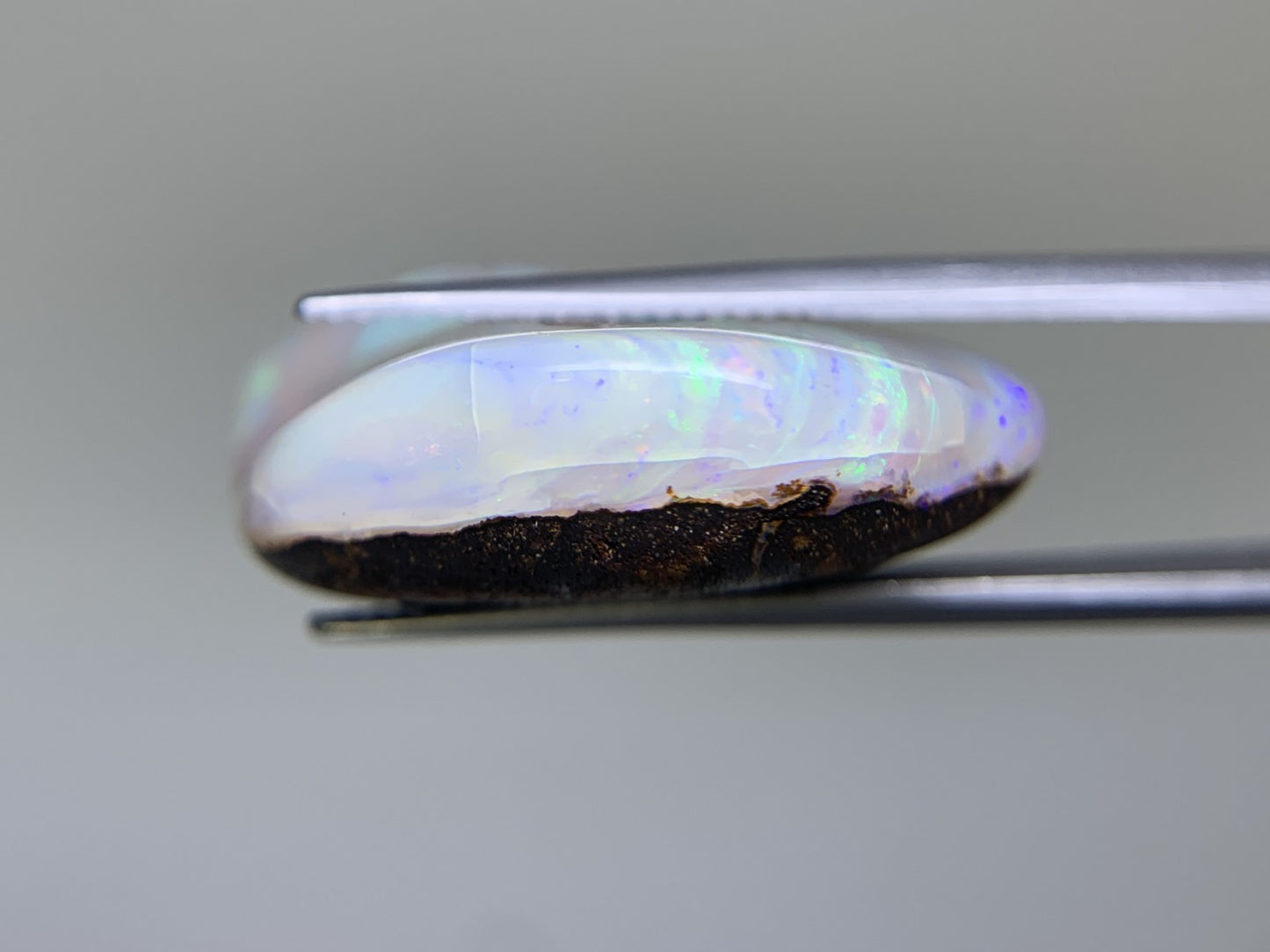 ボルダーオパール 52.469ct  宝石ソーティング付き  27.3㎜×25.4㎜×9.9㎜  ルース（ 裸石 ） 2126Y